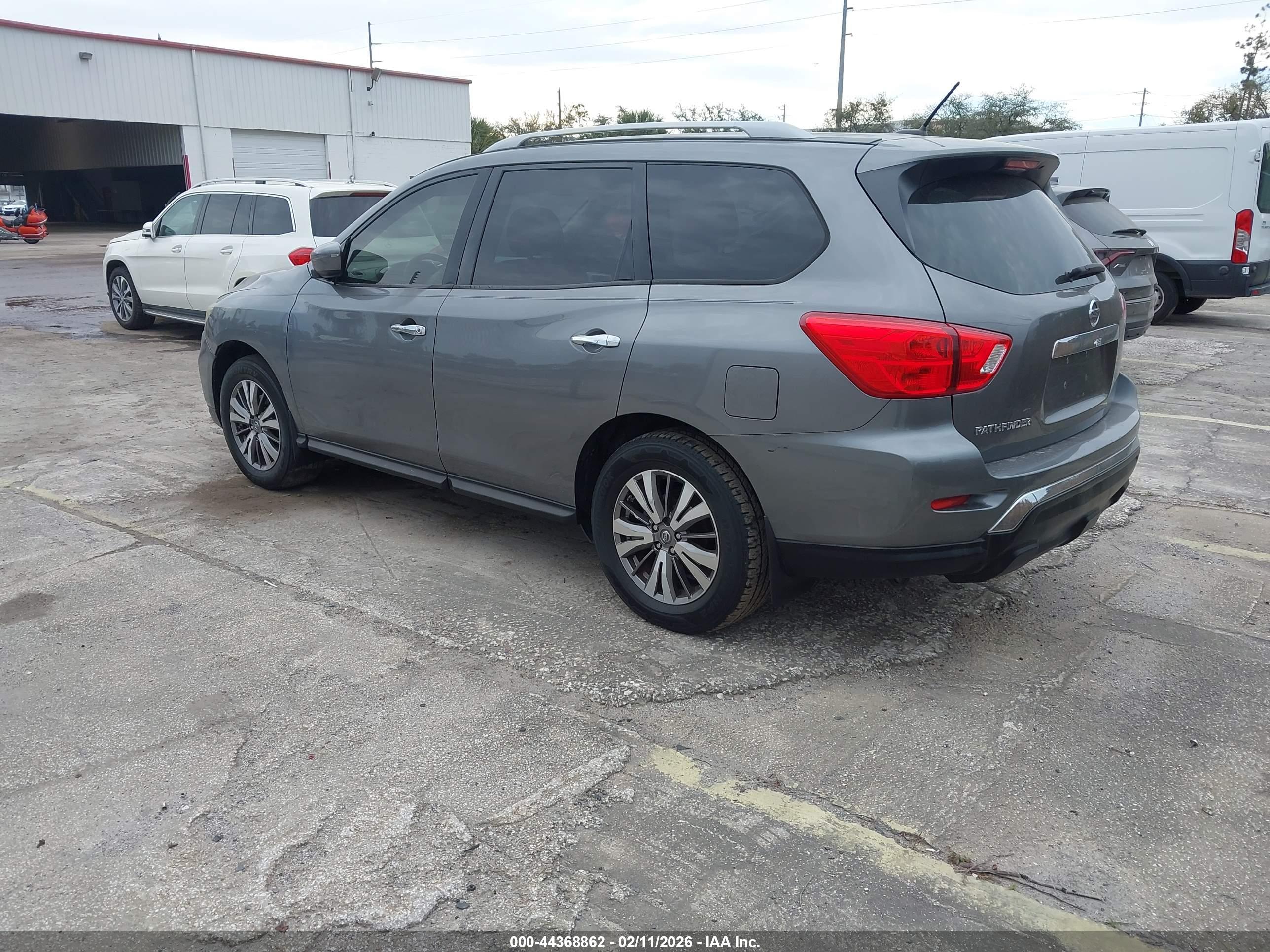 NISSAN PATHFINDER image 3