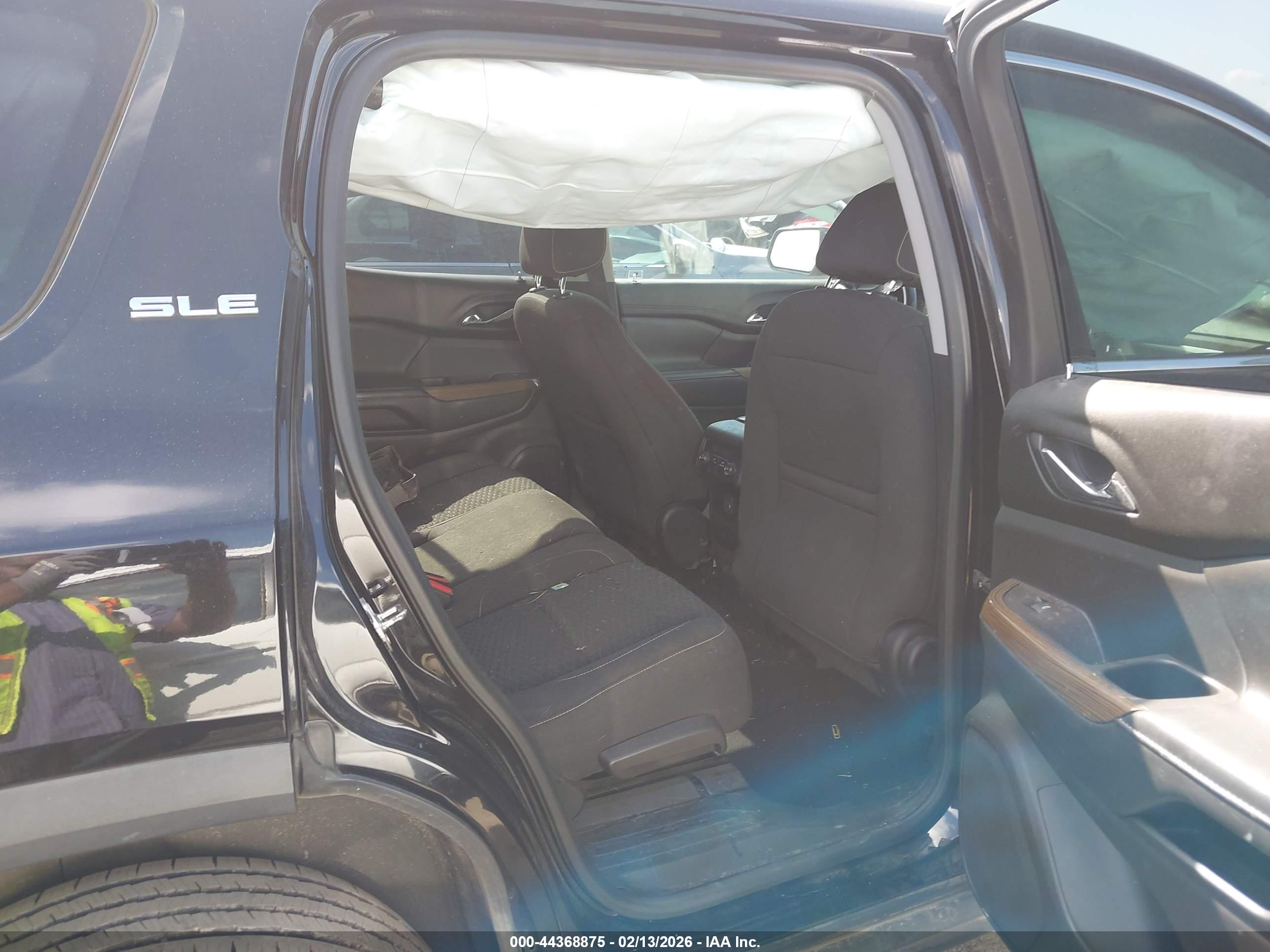 GMC ACADIA image 8
