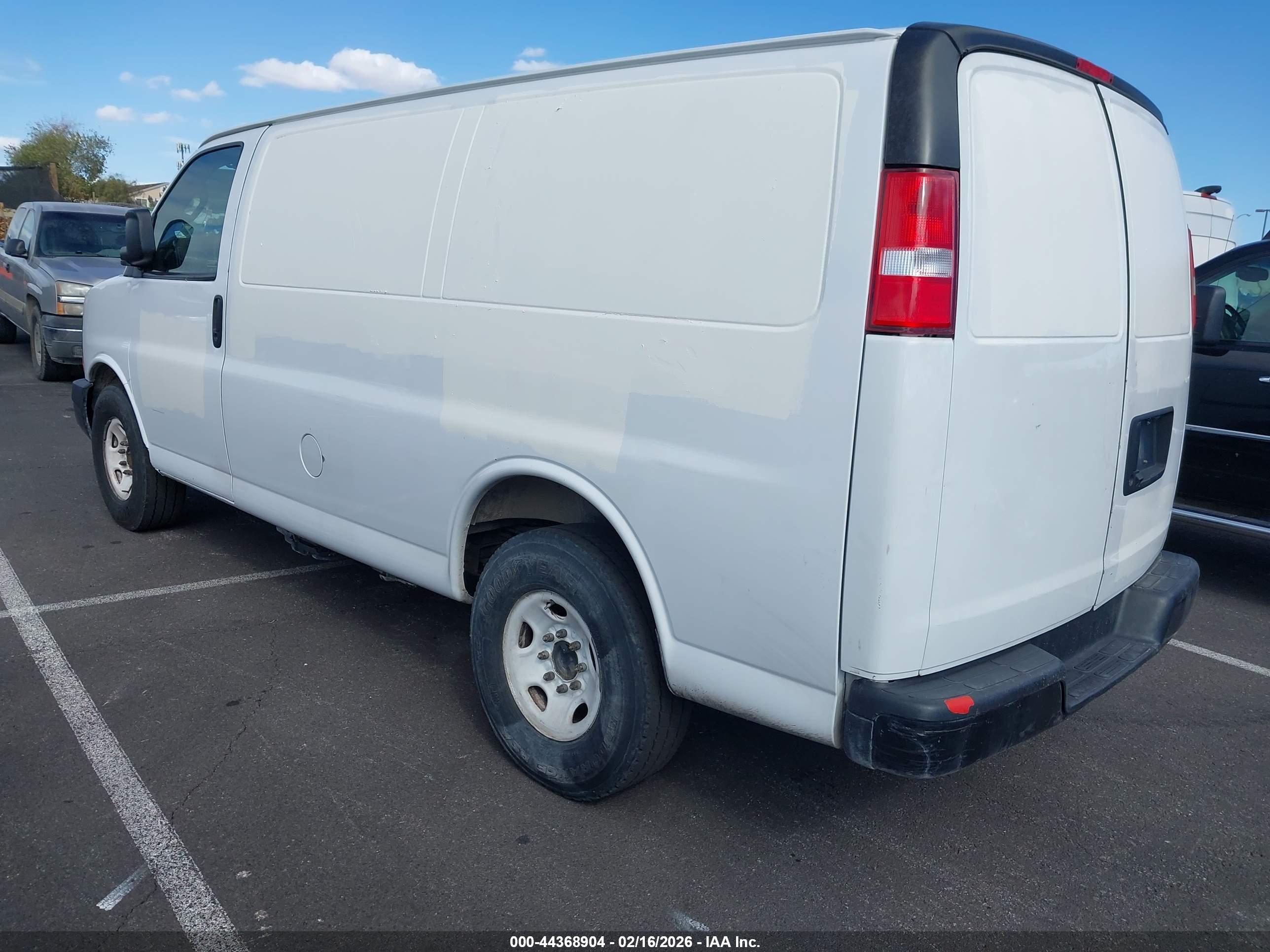 CHEVROLET EXPRESS image 3