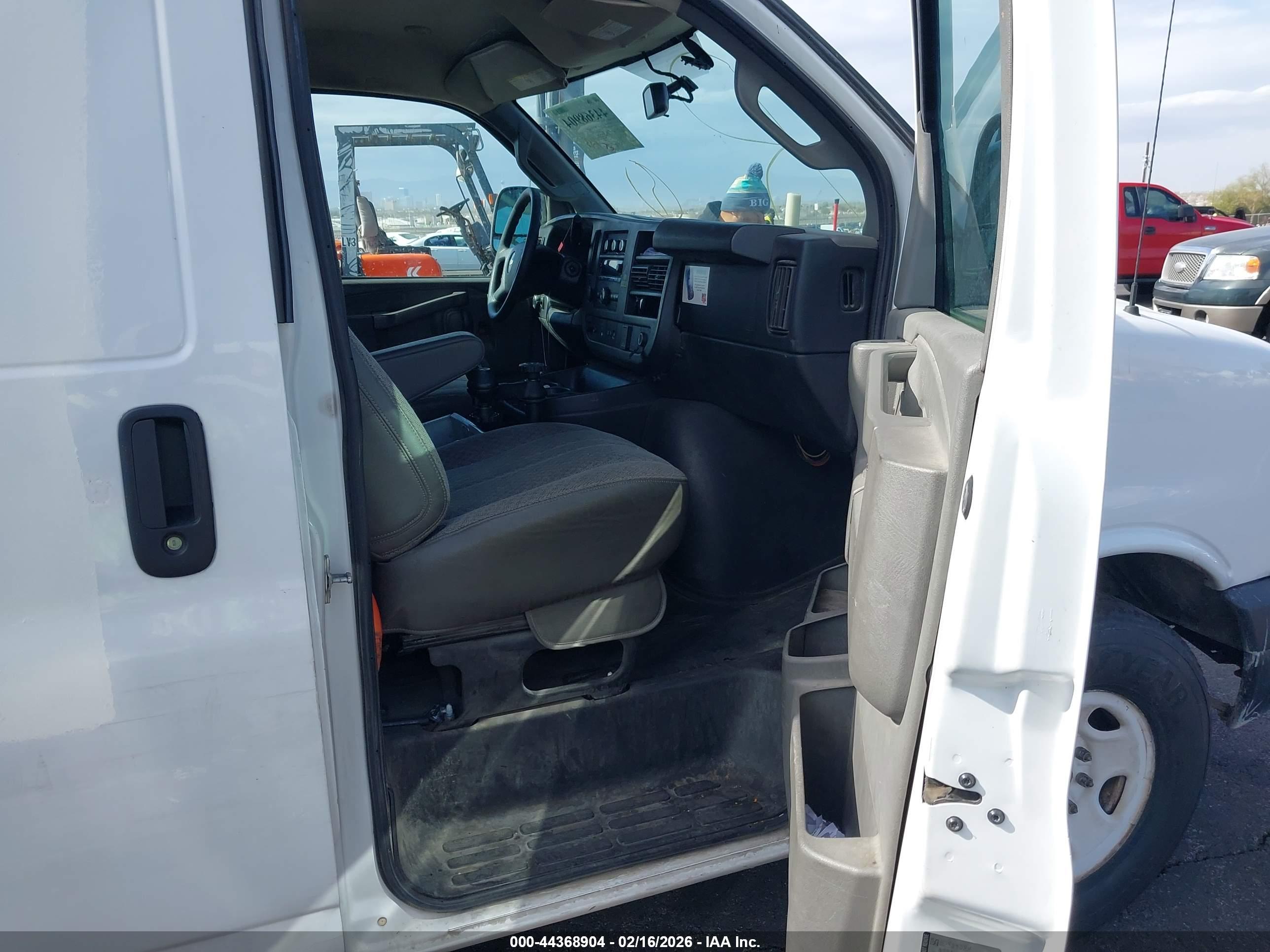 CHEVROLET EXPRESS image 5