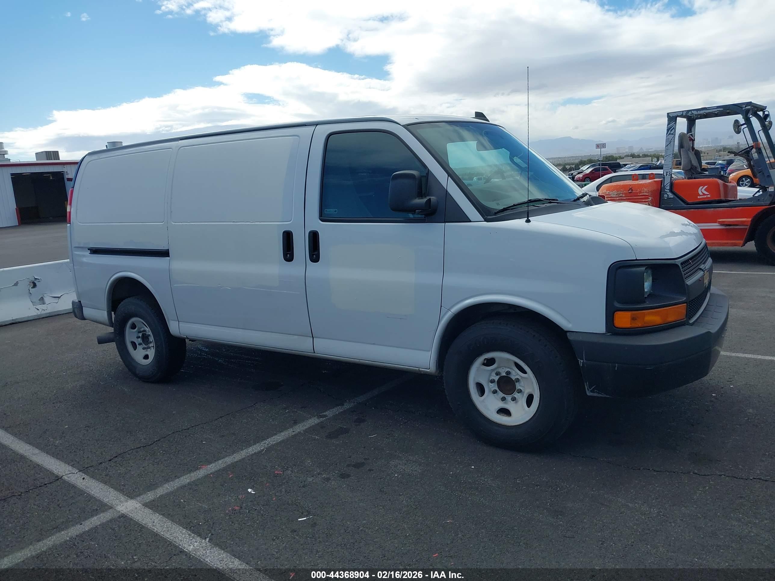 CHEVROLET EXPRESS image 6