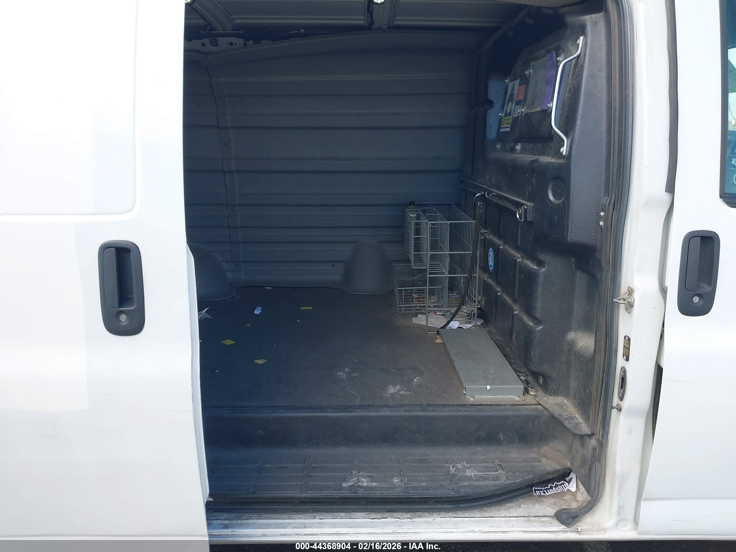 CHEVROLET EXPRESS image 8
