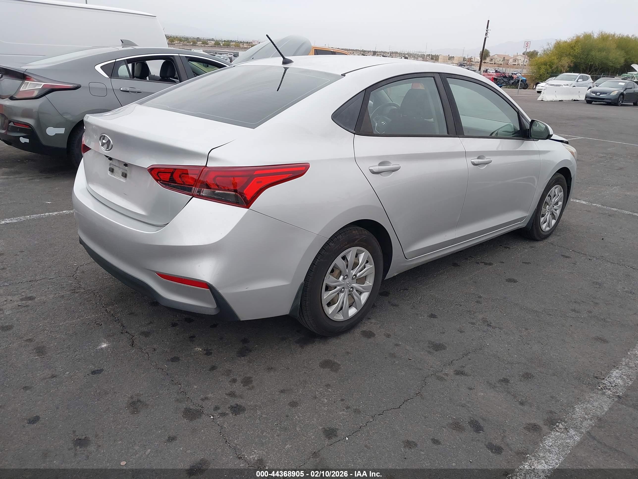 HYUNDAI ACCENT image 4
