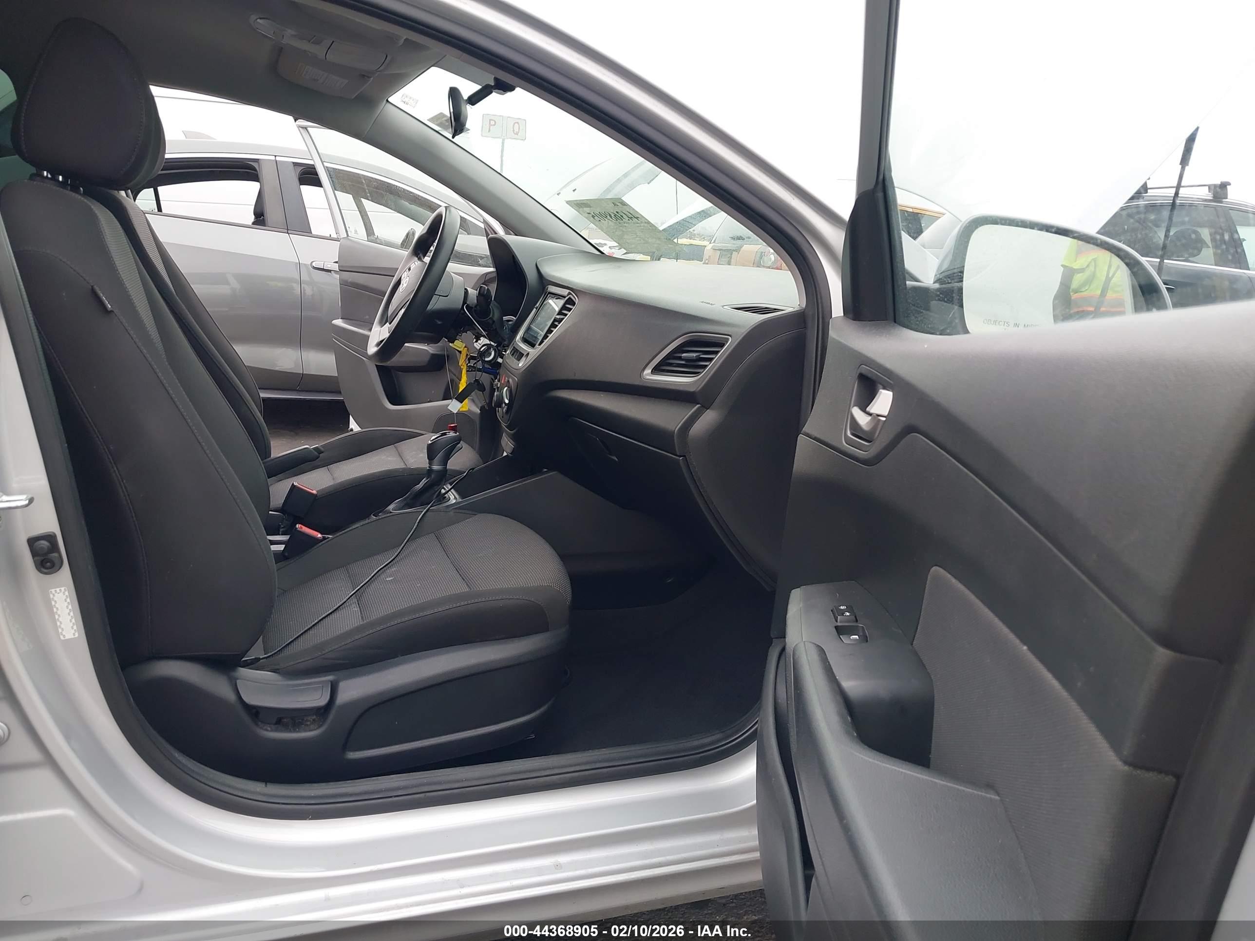 HYUNDAI ACCENT image 5
