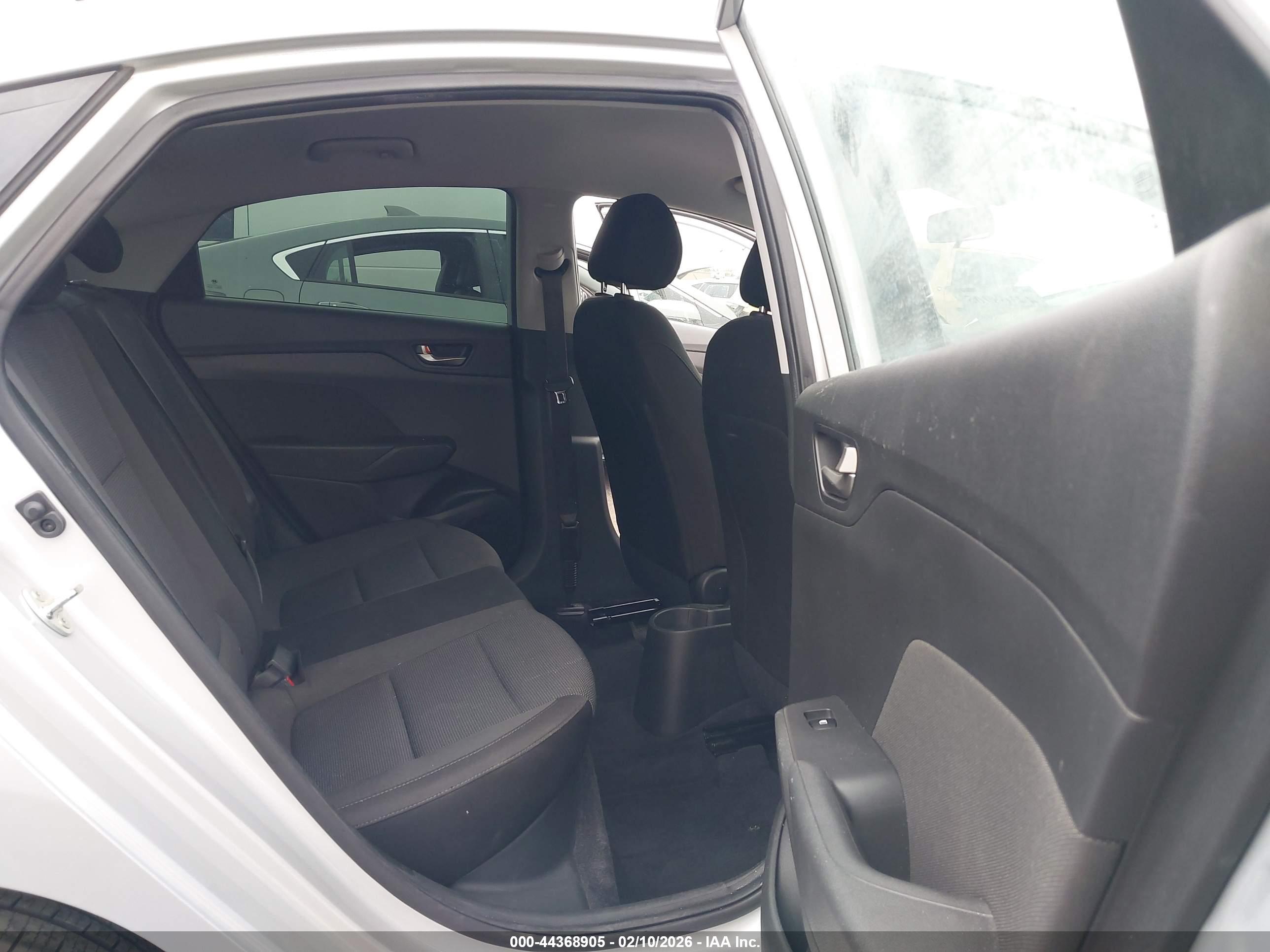 HYUNDAI ACCENT image 8