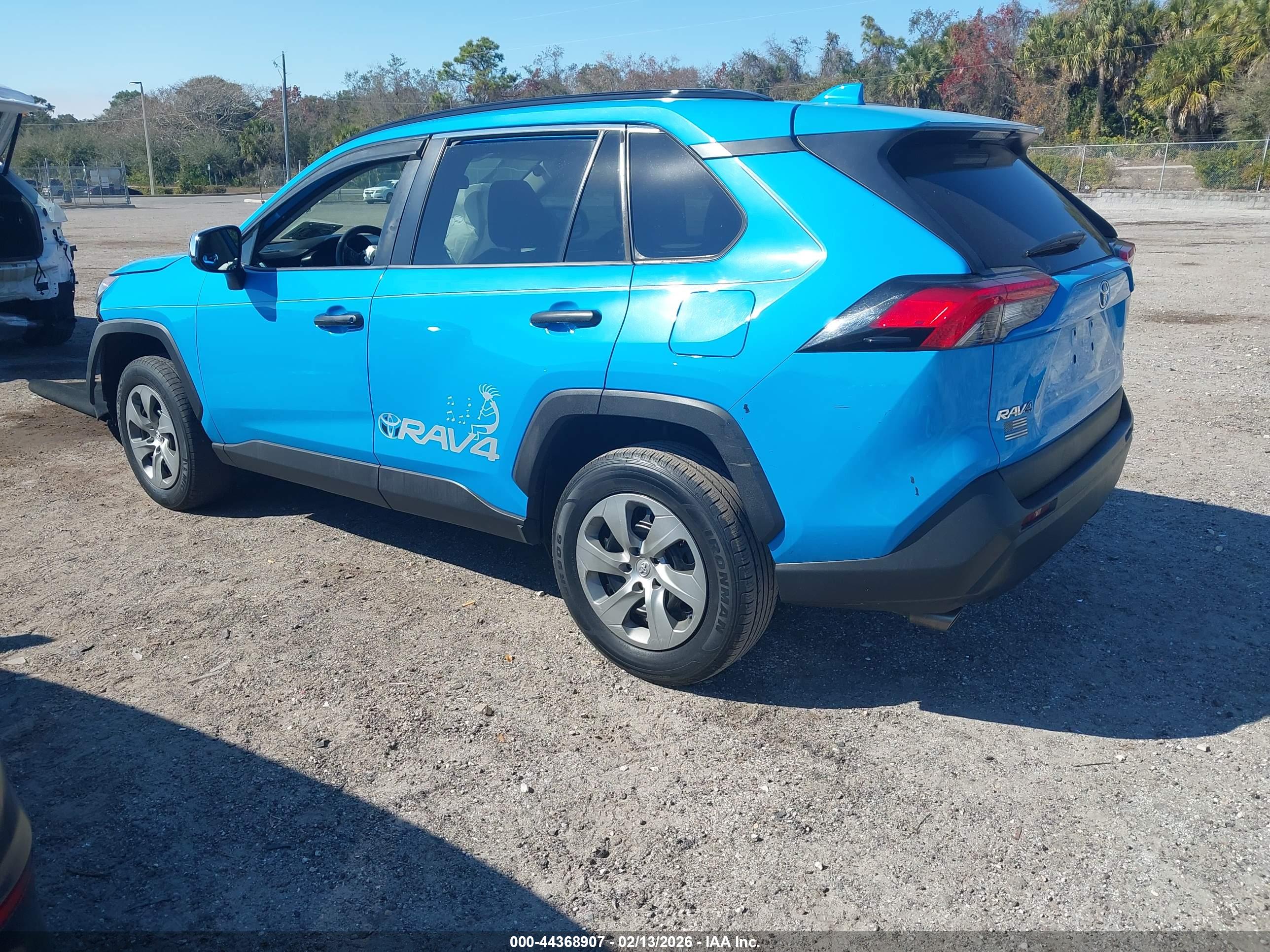 TOYOTA RAV4 image 3