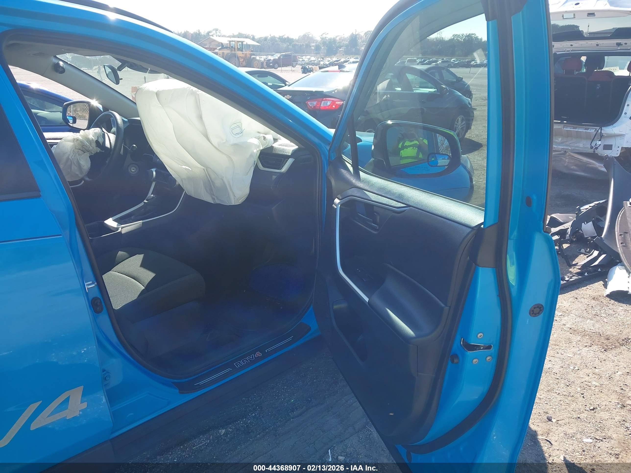 TOYOTA RAV4 image 5