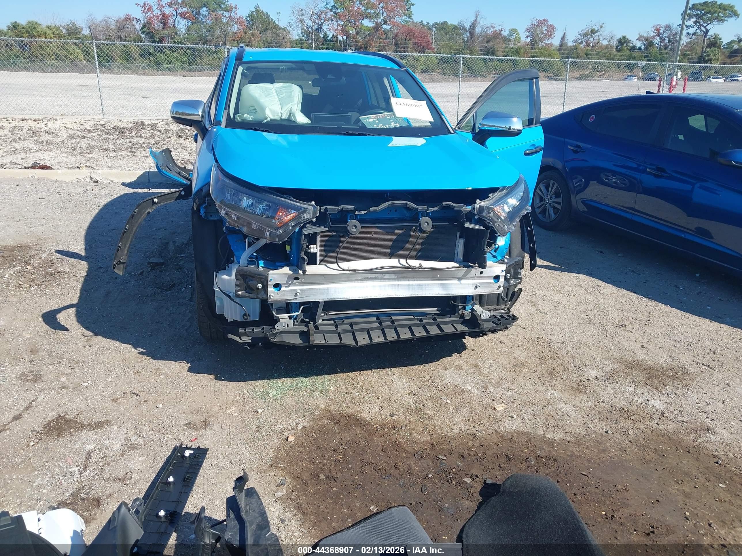TOYOTA RAV4 image 6