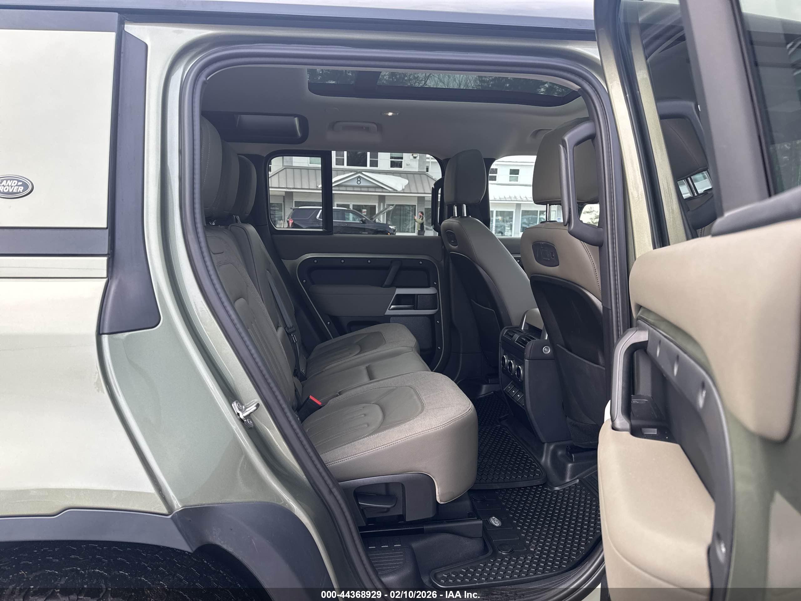 LAND ROVER image 8