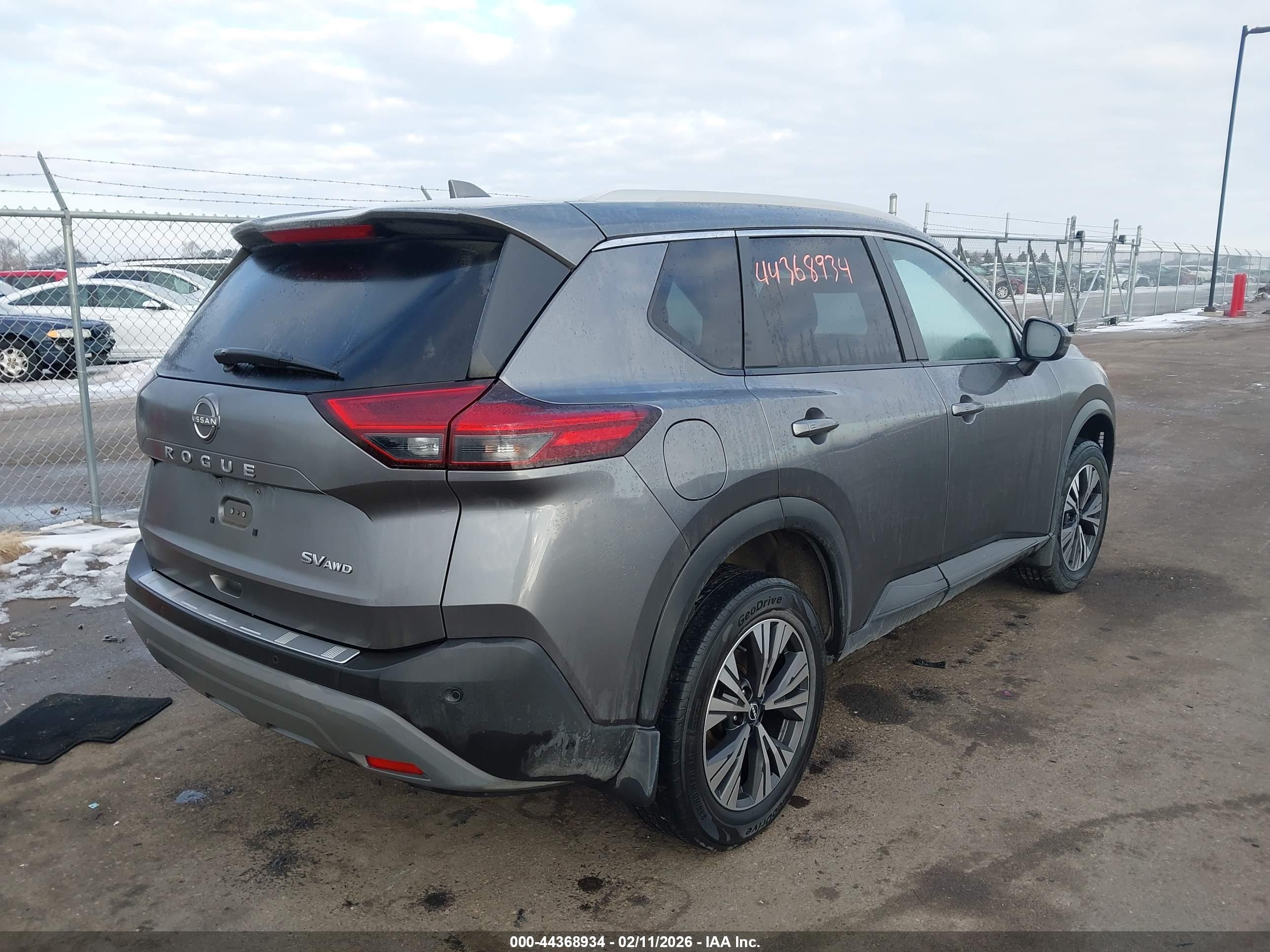 NISSAN ROGUE image 4