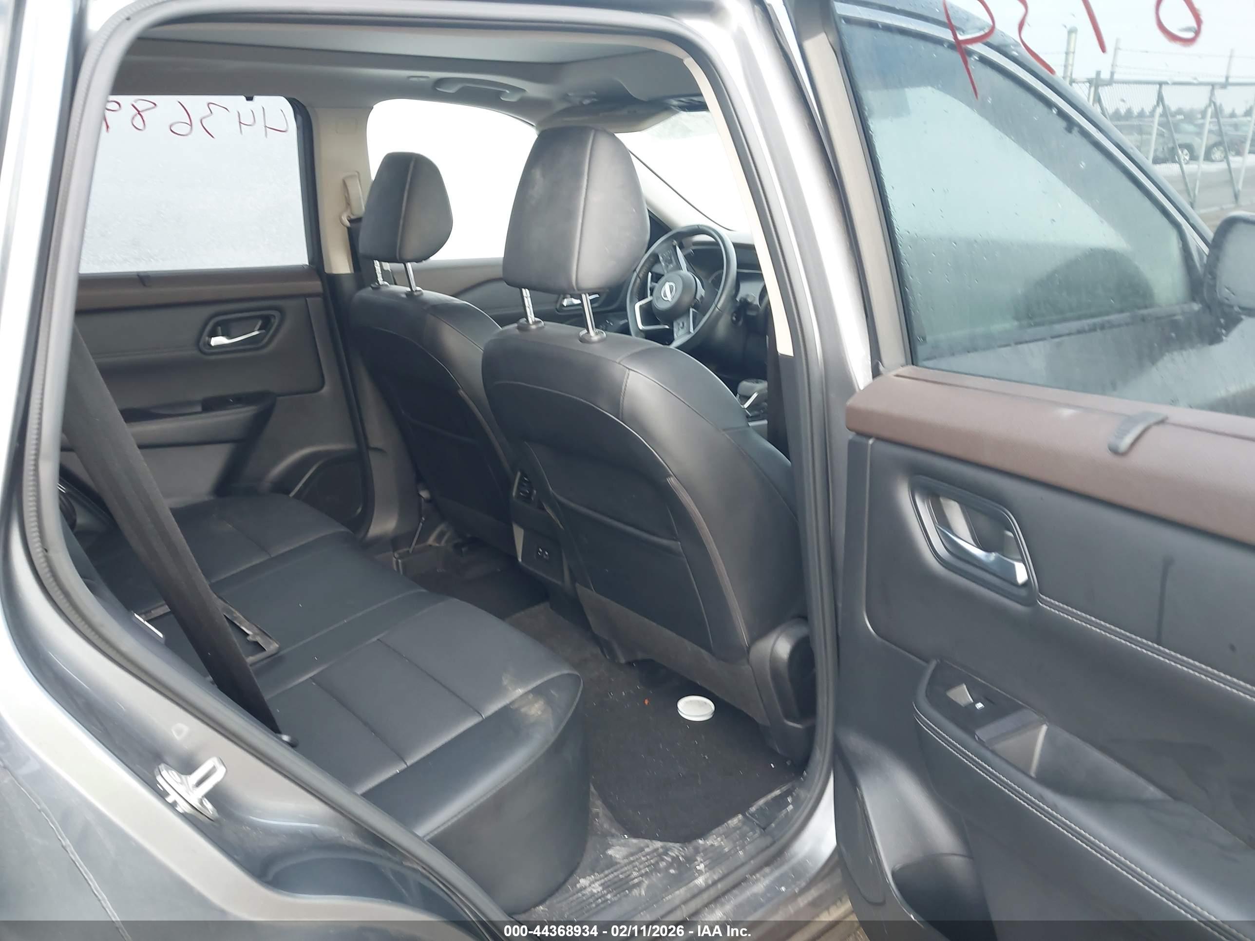 NISSAN ROGUE image 8