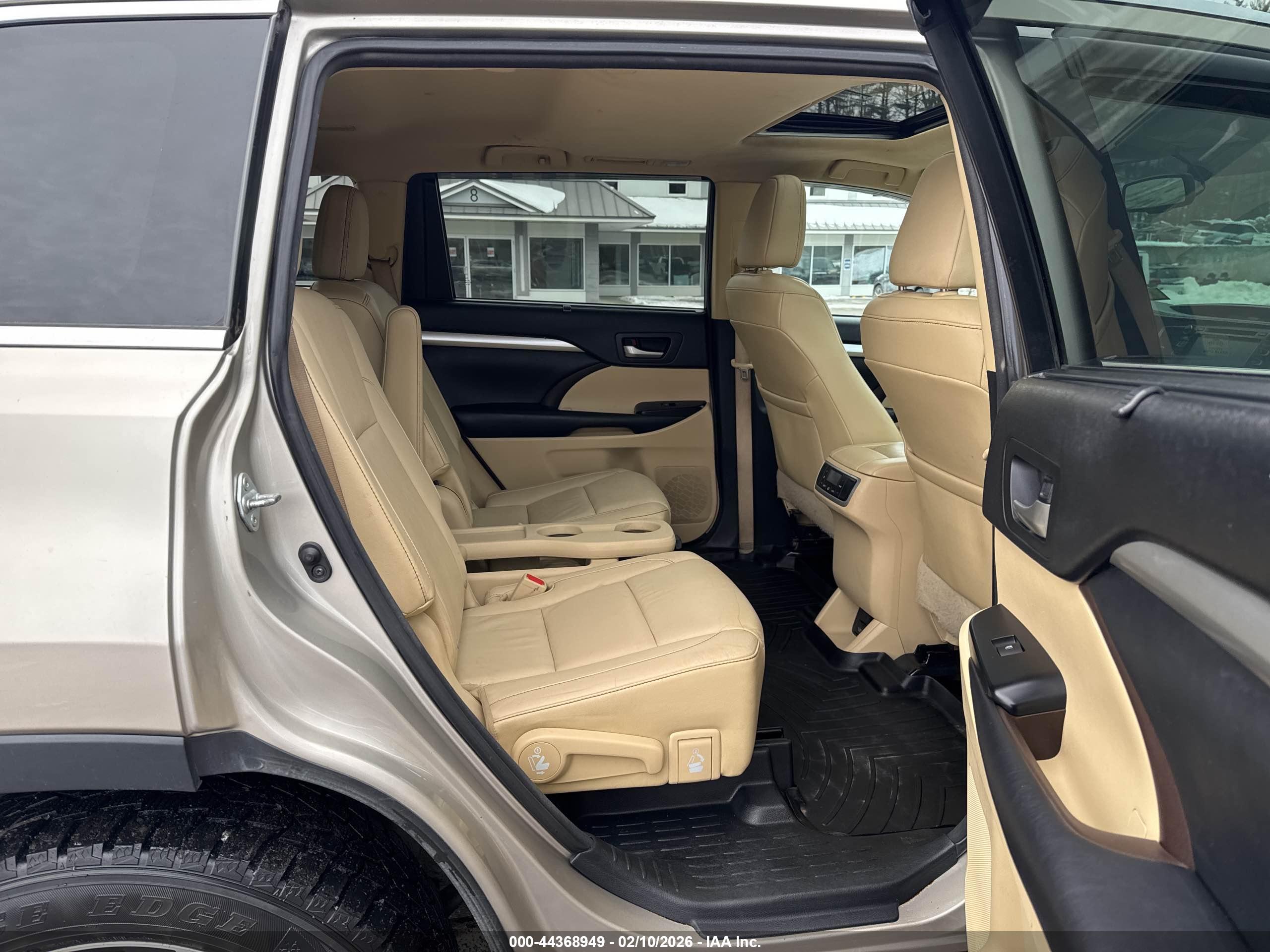 TOYOTA HIGHLANDER image 8