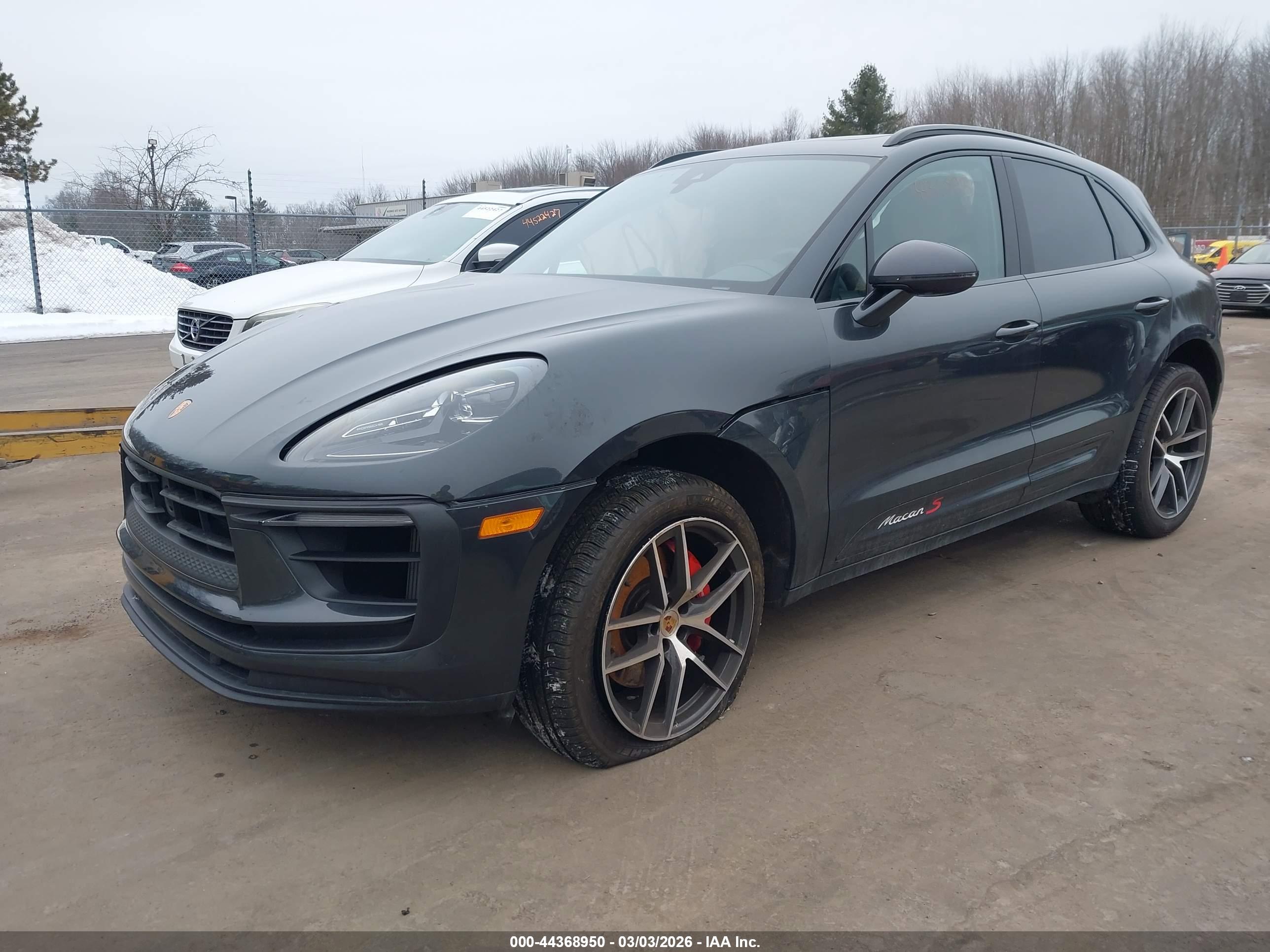 PORSCHE MACAN image 2