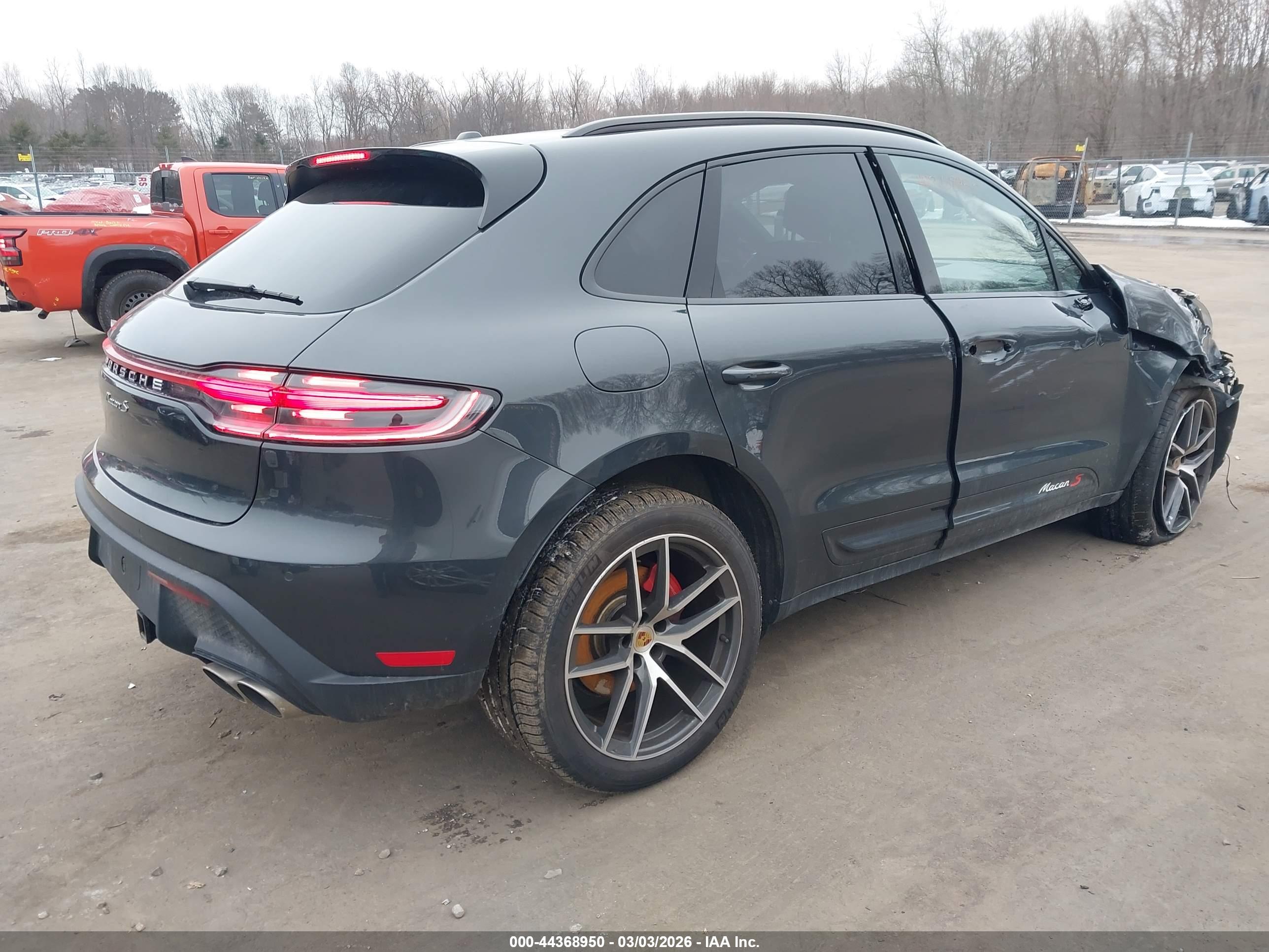 PORSCHE MACAN image 4