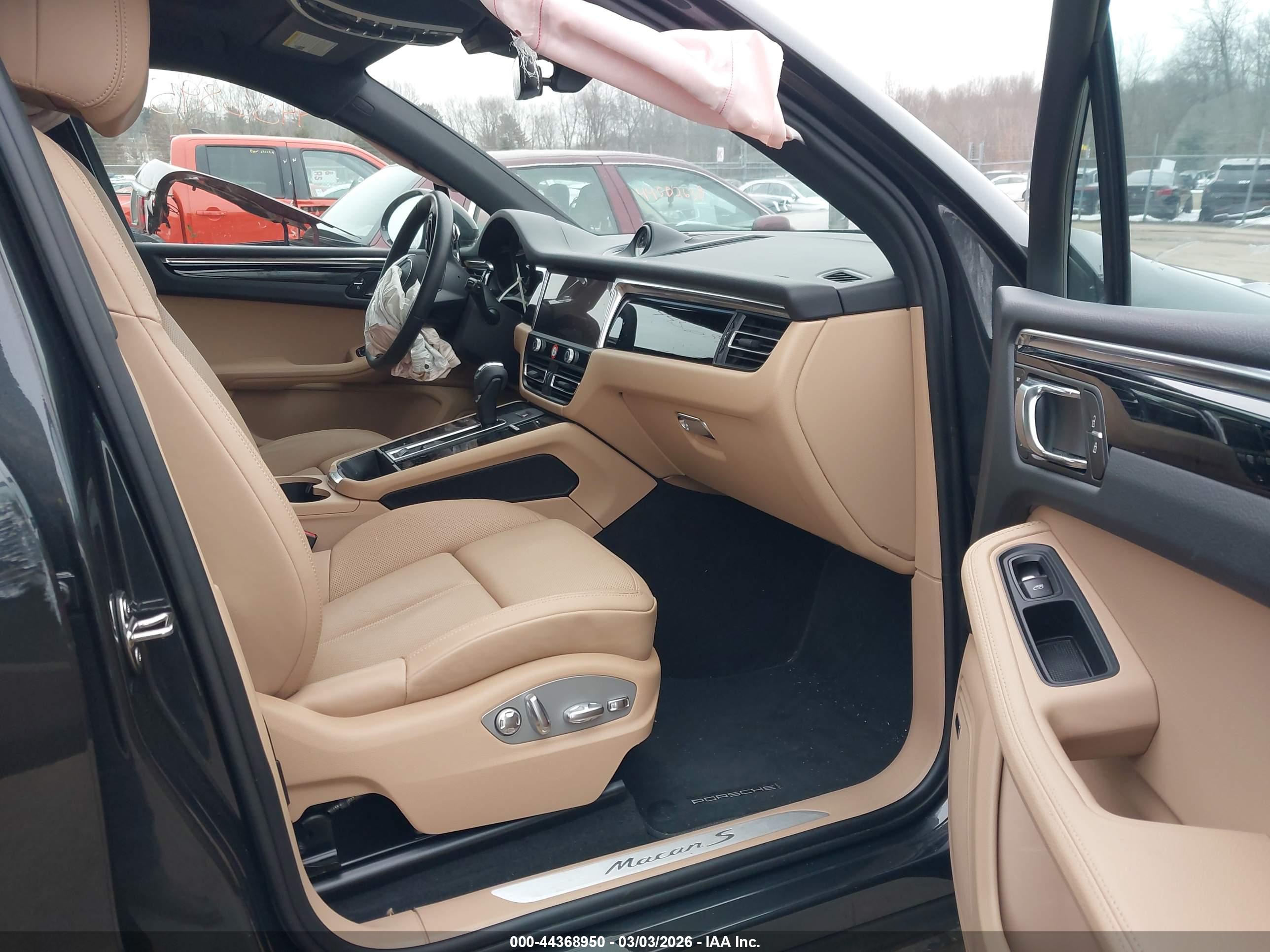 PORSCHE MACAN image 5