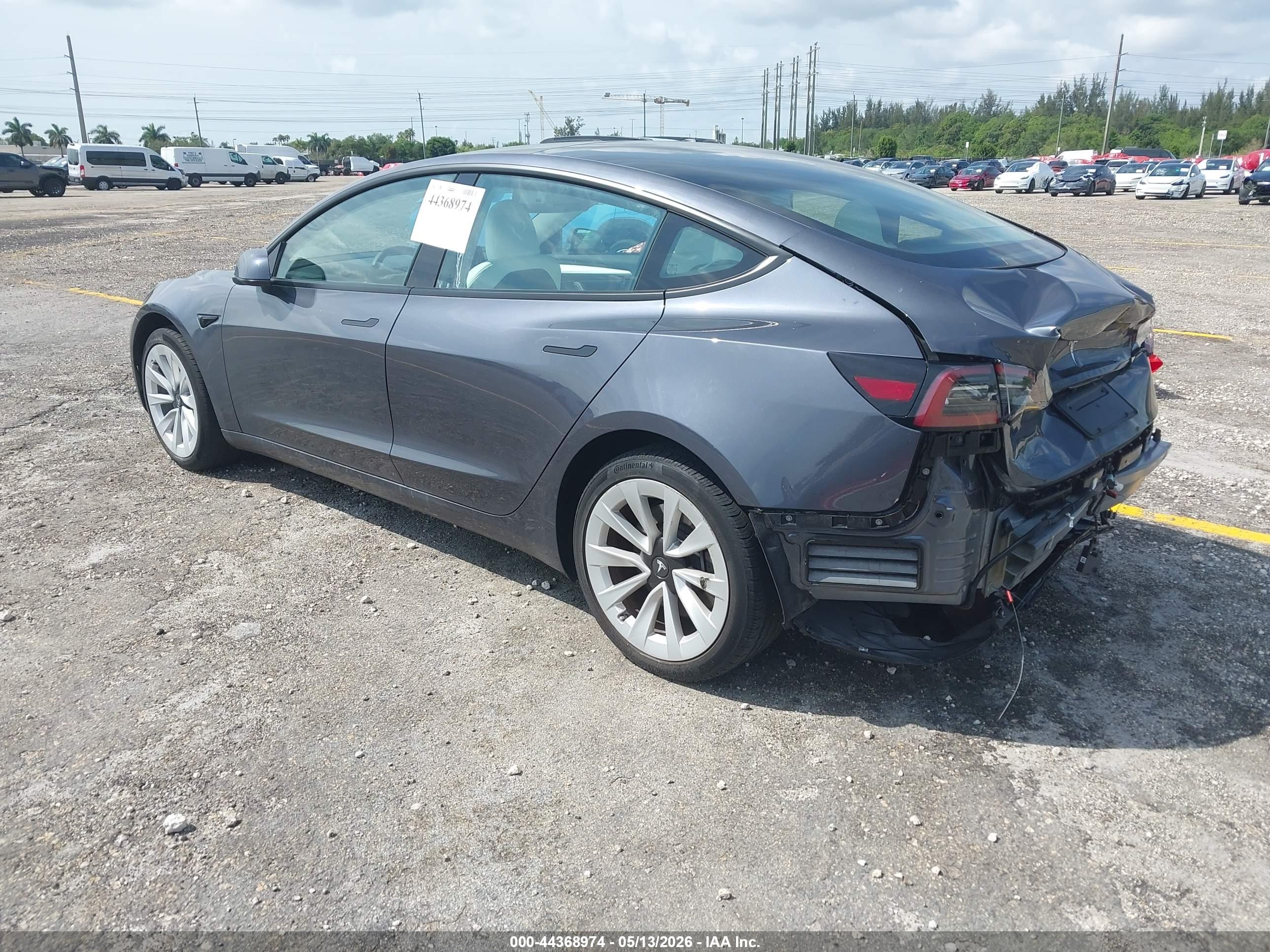 TESLA MODEL image 3