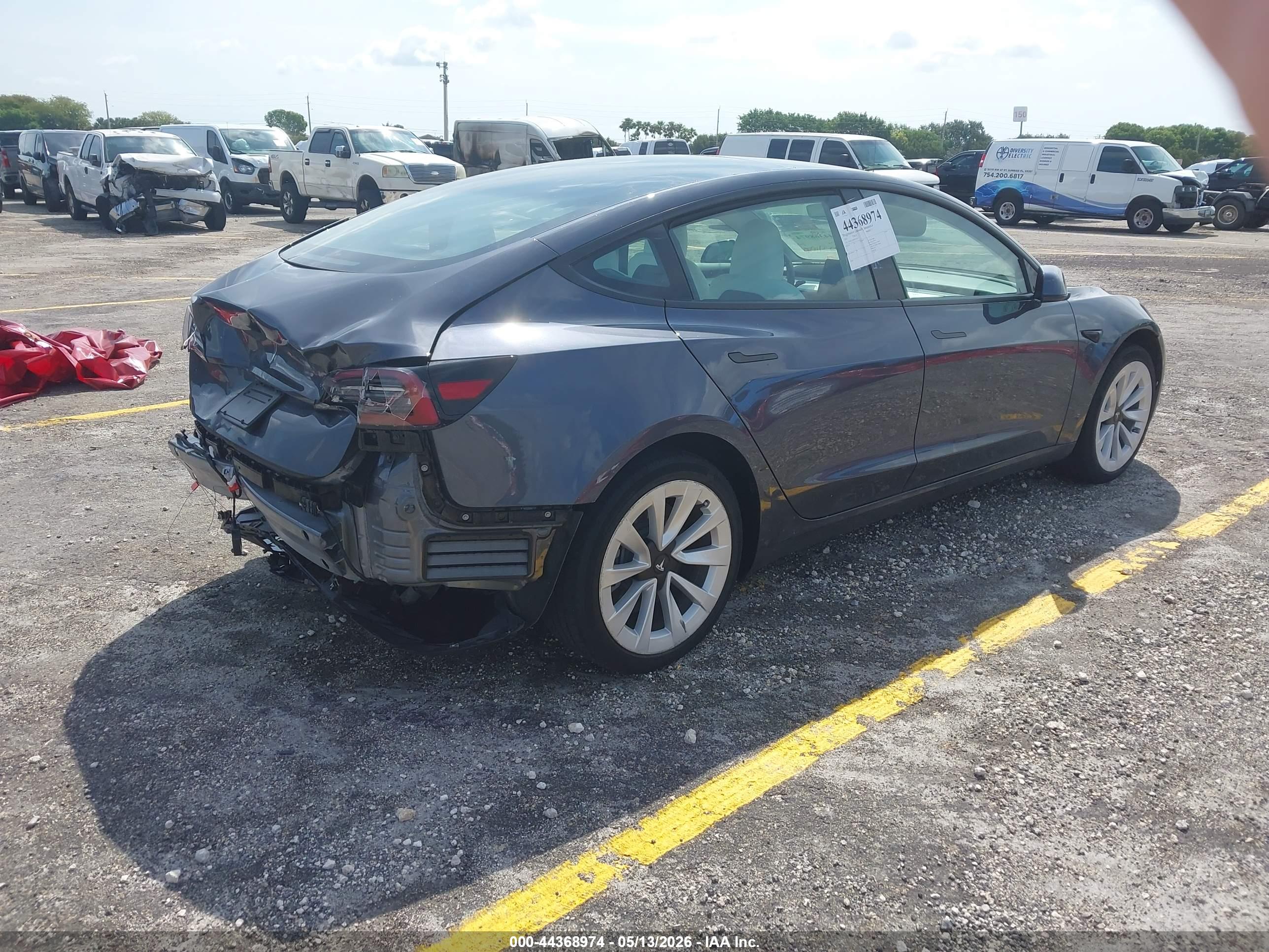 TESLA MODEL image 4