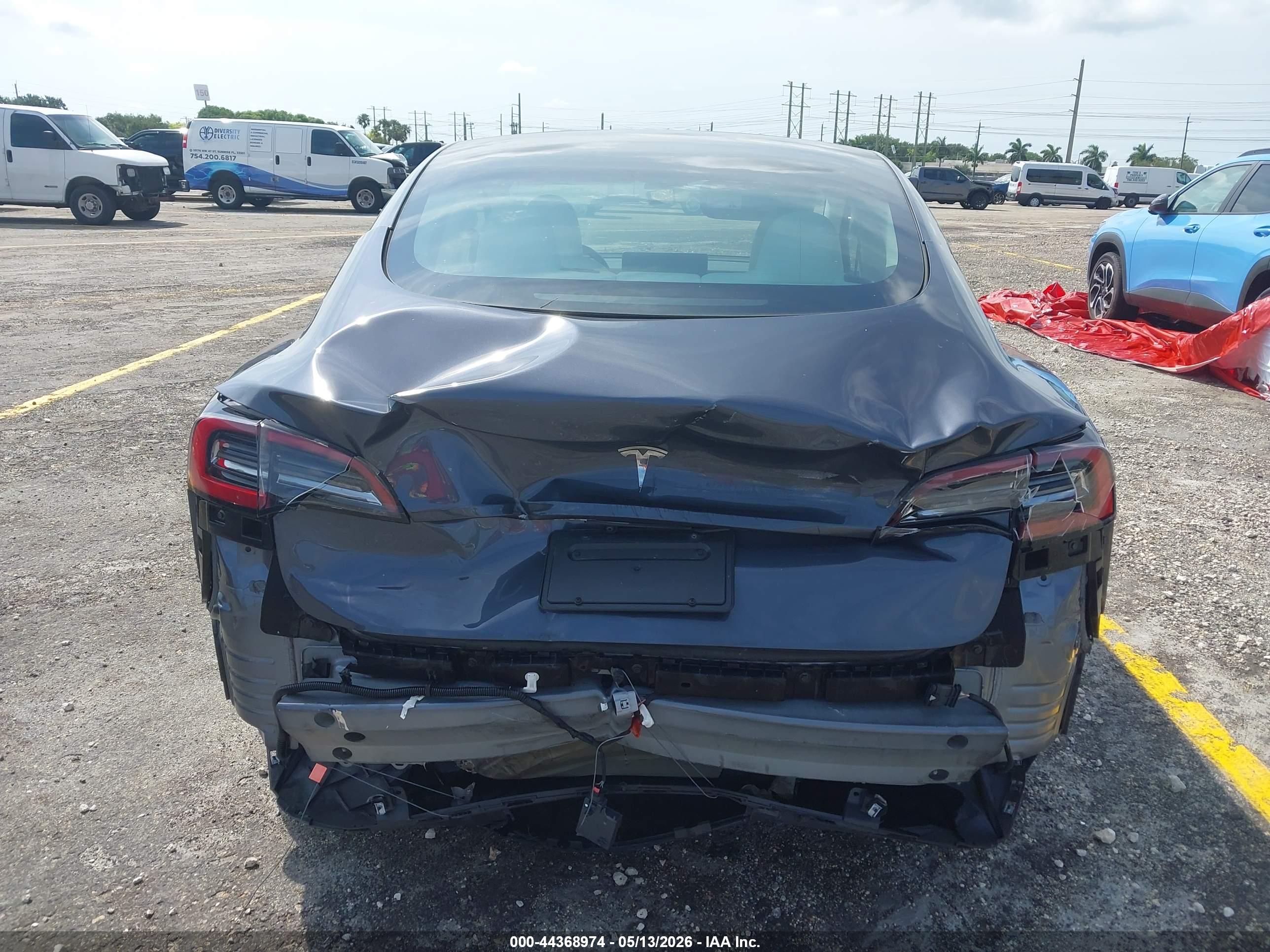 TESLA MODEL image 6