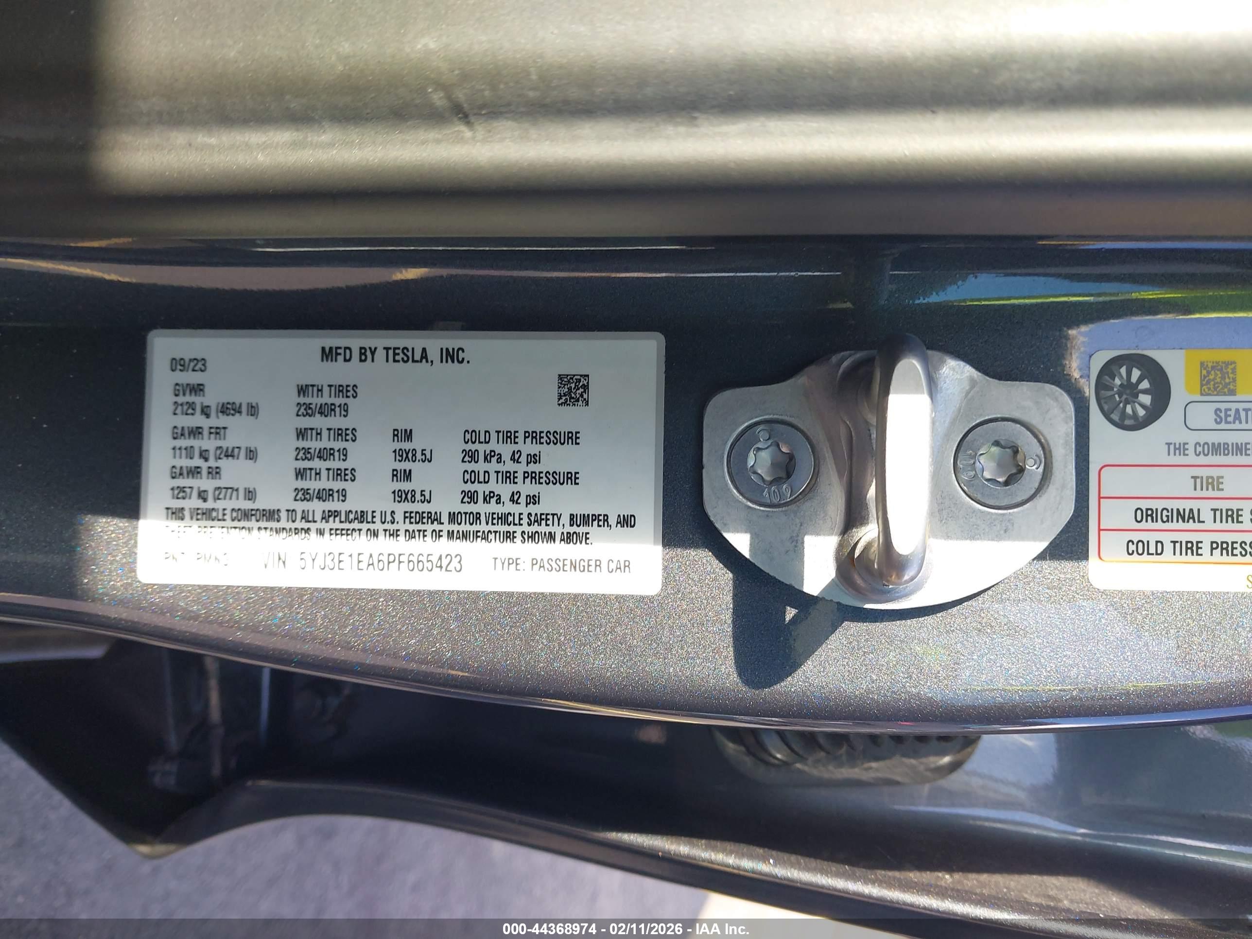 TESLA MODEL image 9