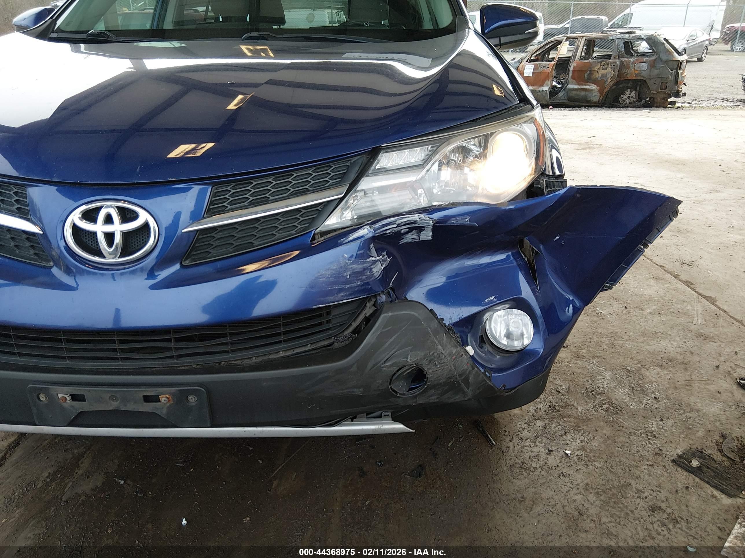TOYOTA RAV4 image 6