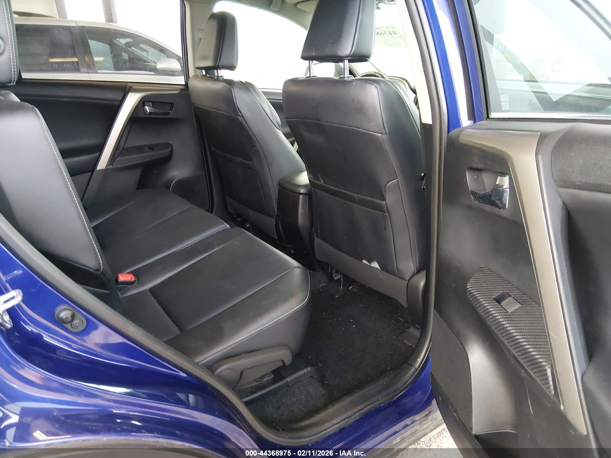 TOYOTA RAV4 image 8