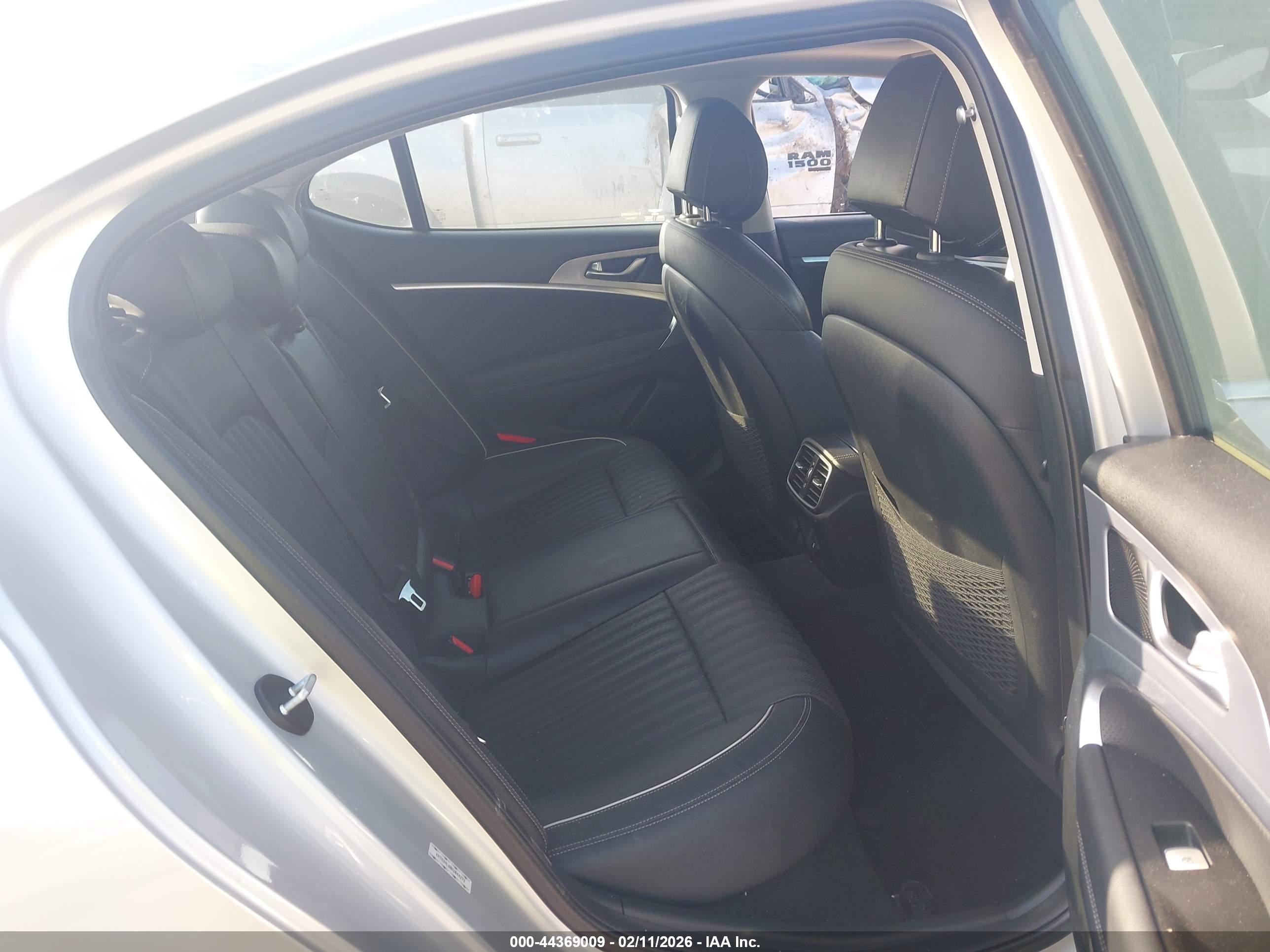 GENESIS G70 image 8