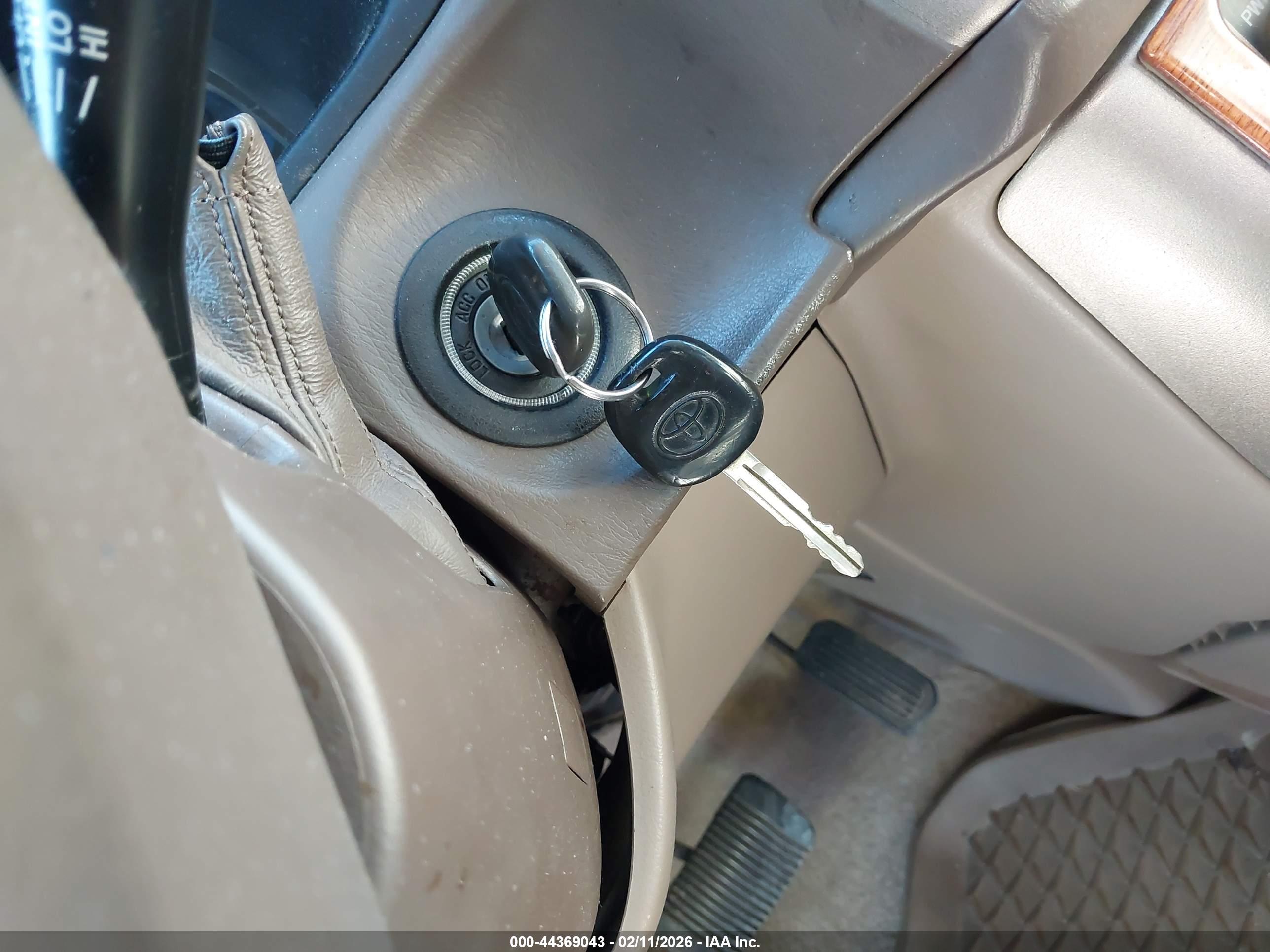 TOYOTA SIENNA image 11