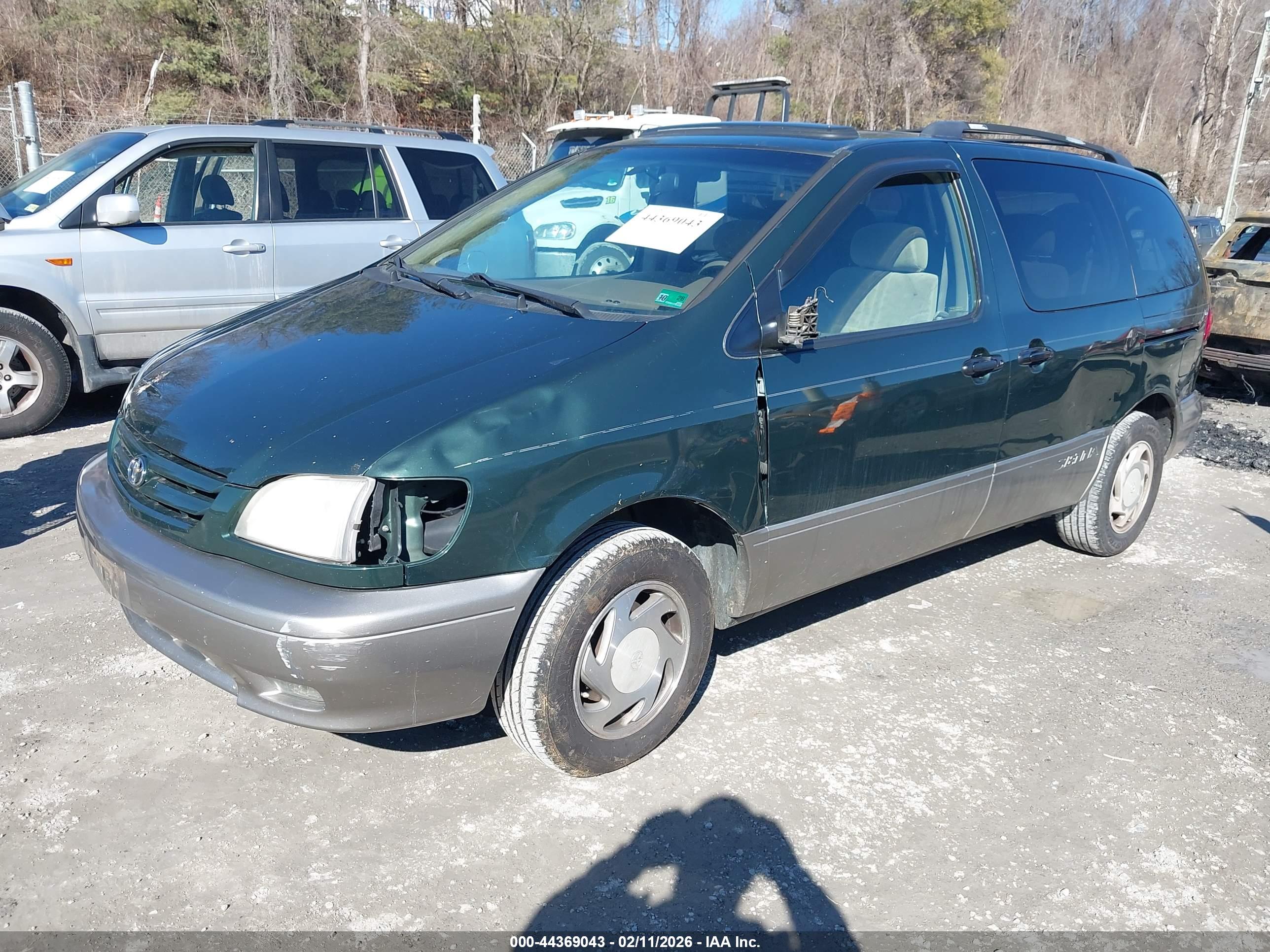TOYOTA SIENNA image 2