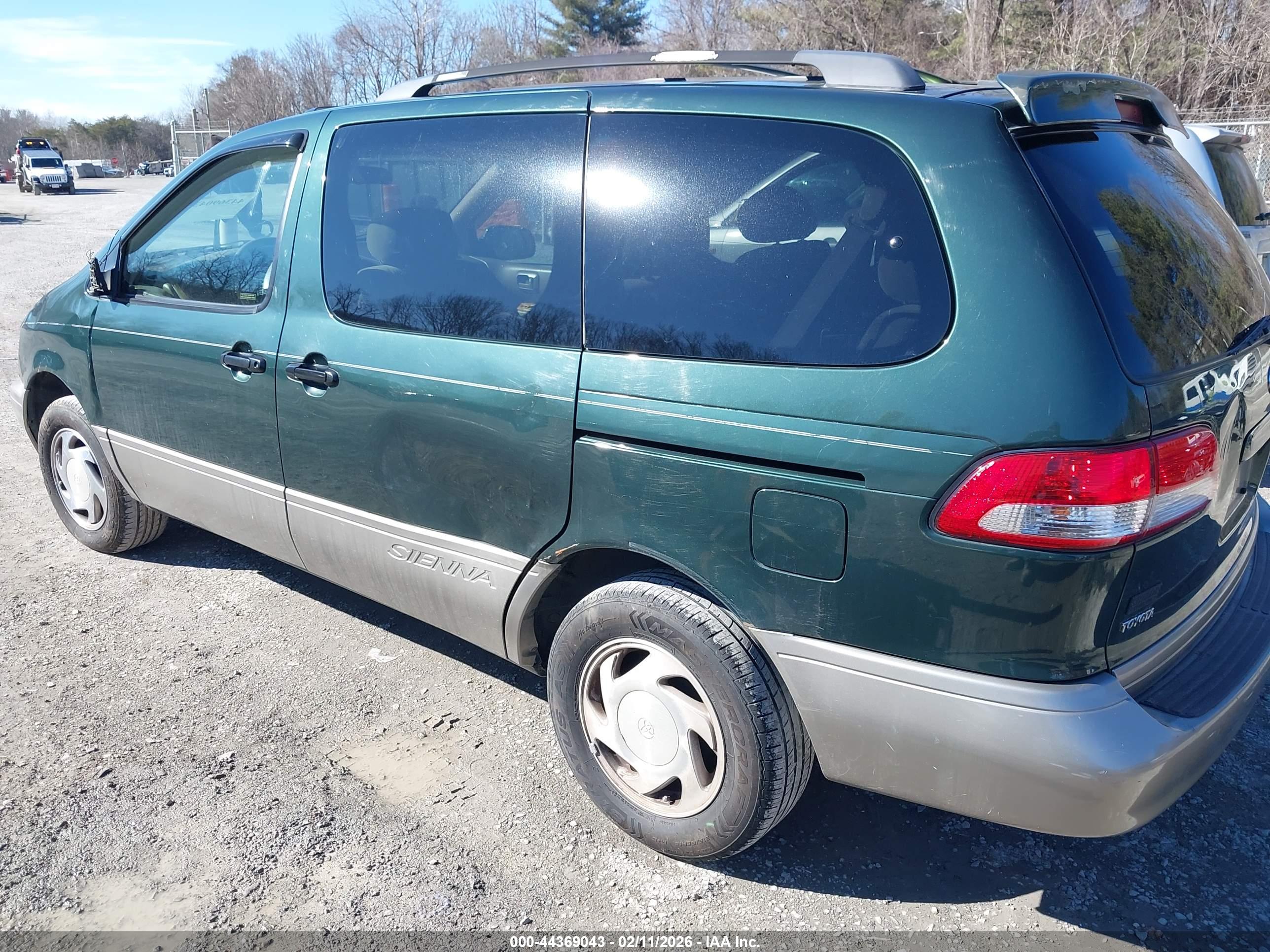 TOYOTA SIENNA image 3