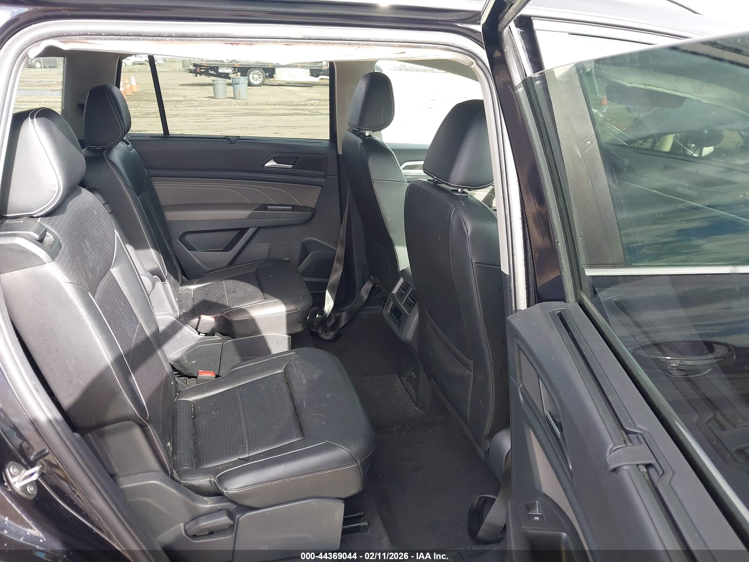 VOLKSWAGEN ATLAS image 8