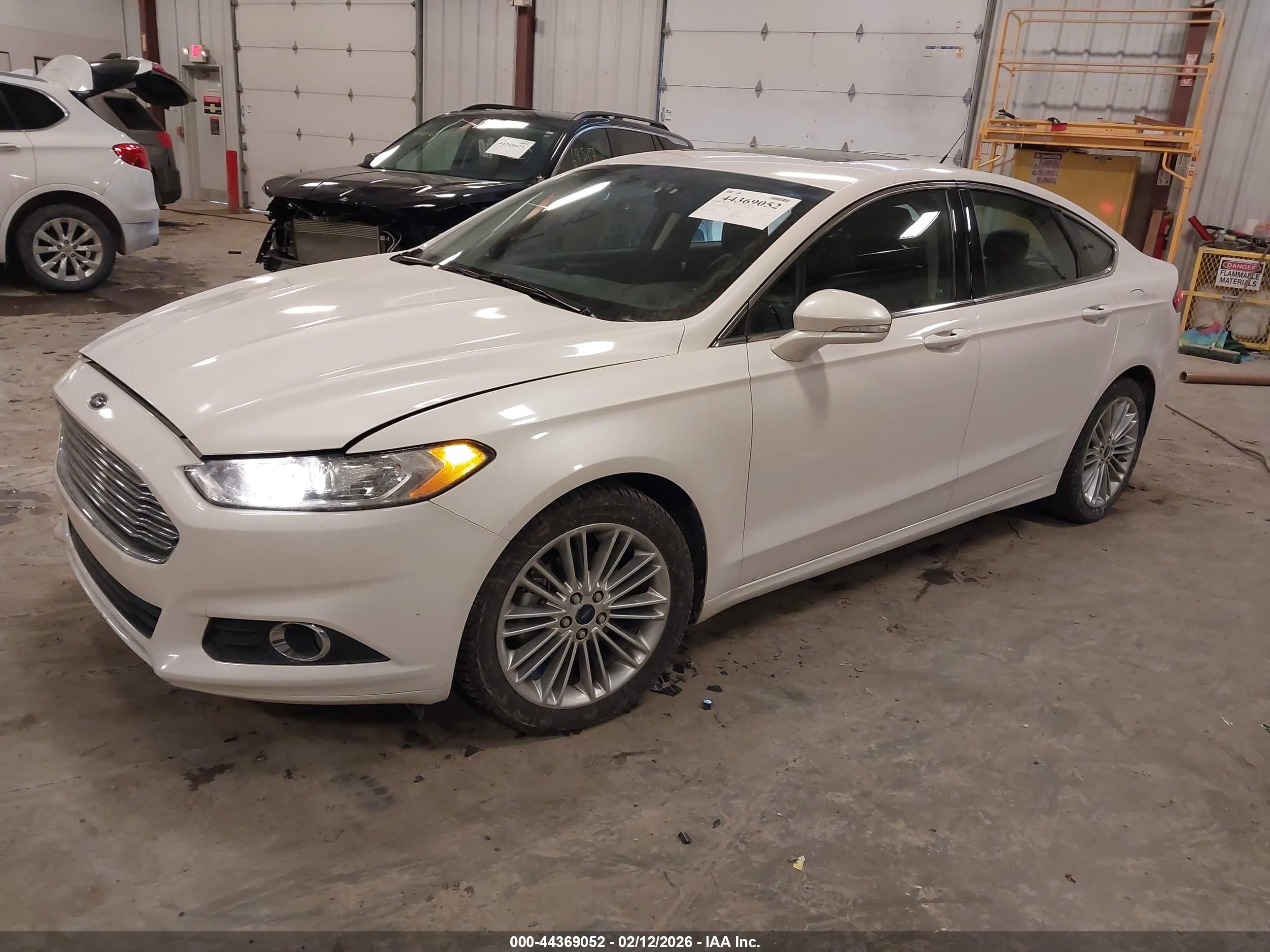 FORD FUSION image 2