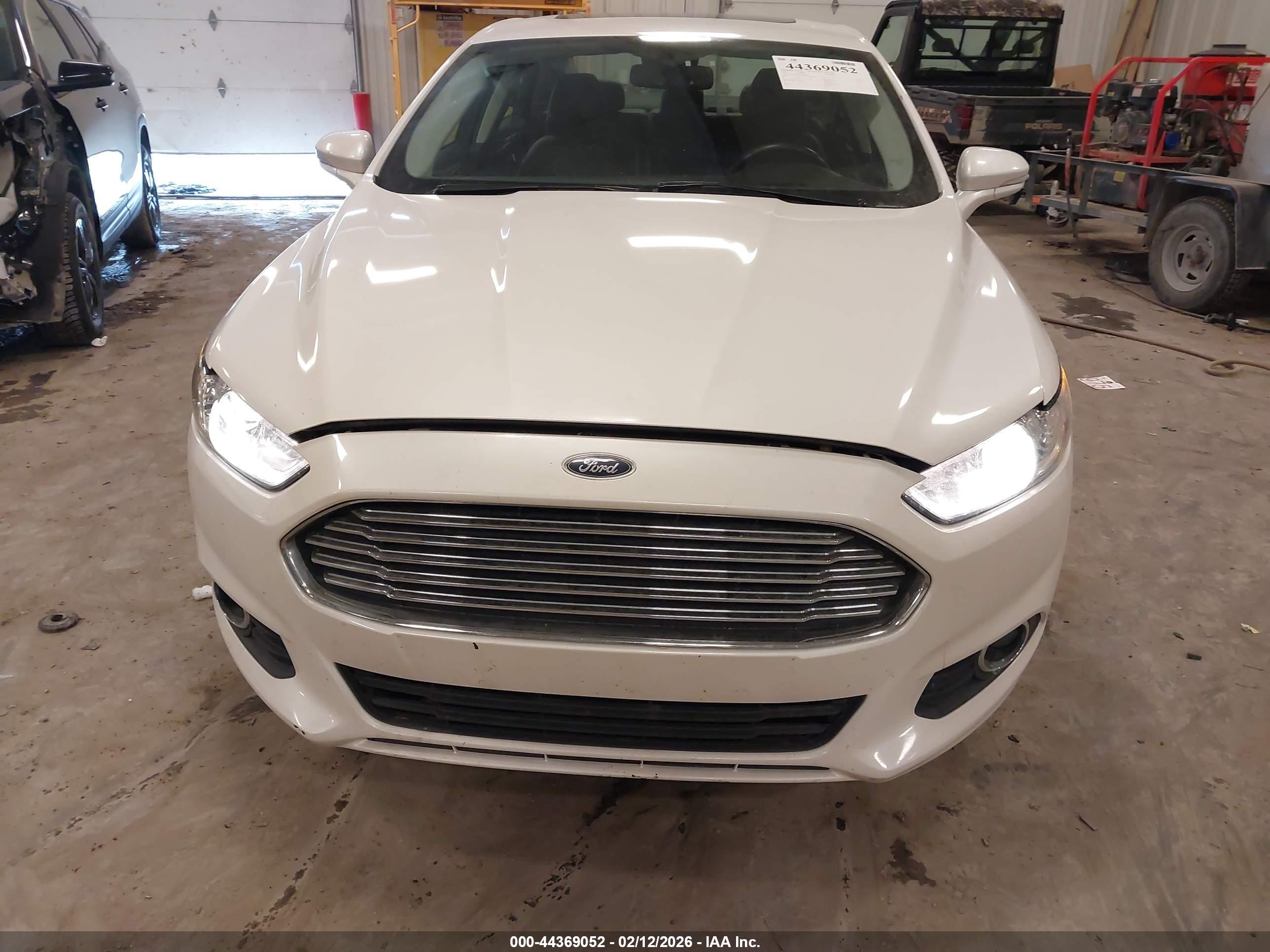 FORD FUSION image 6