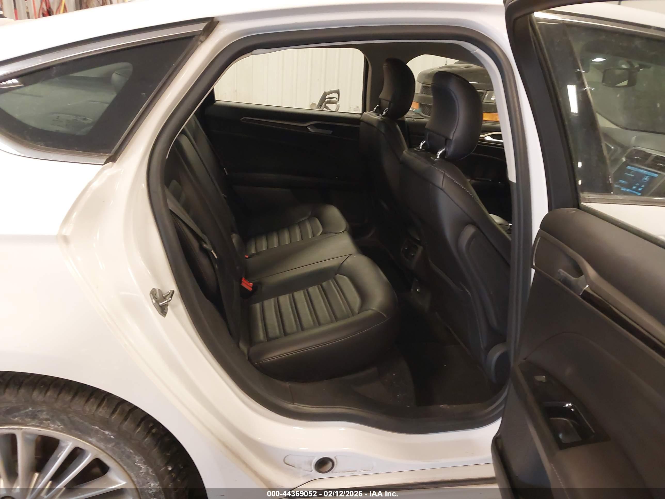 FORD FUSION image 8