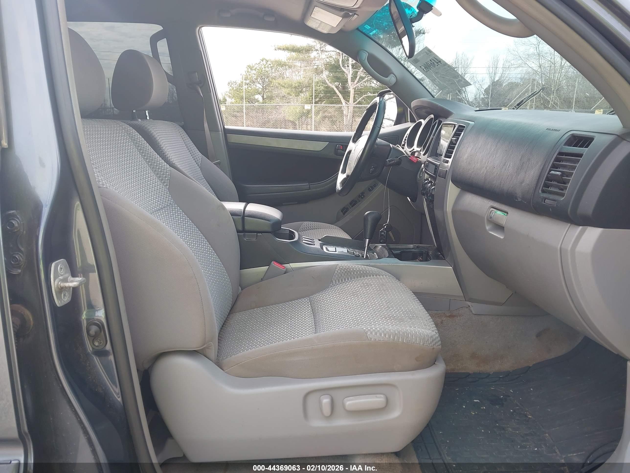 TOYOTA 4RUNNER image 5