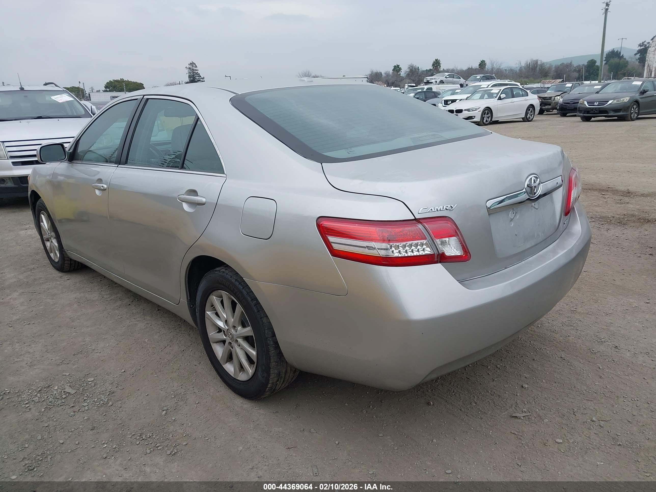 TOYOTA CAMRY image 3