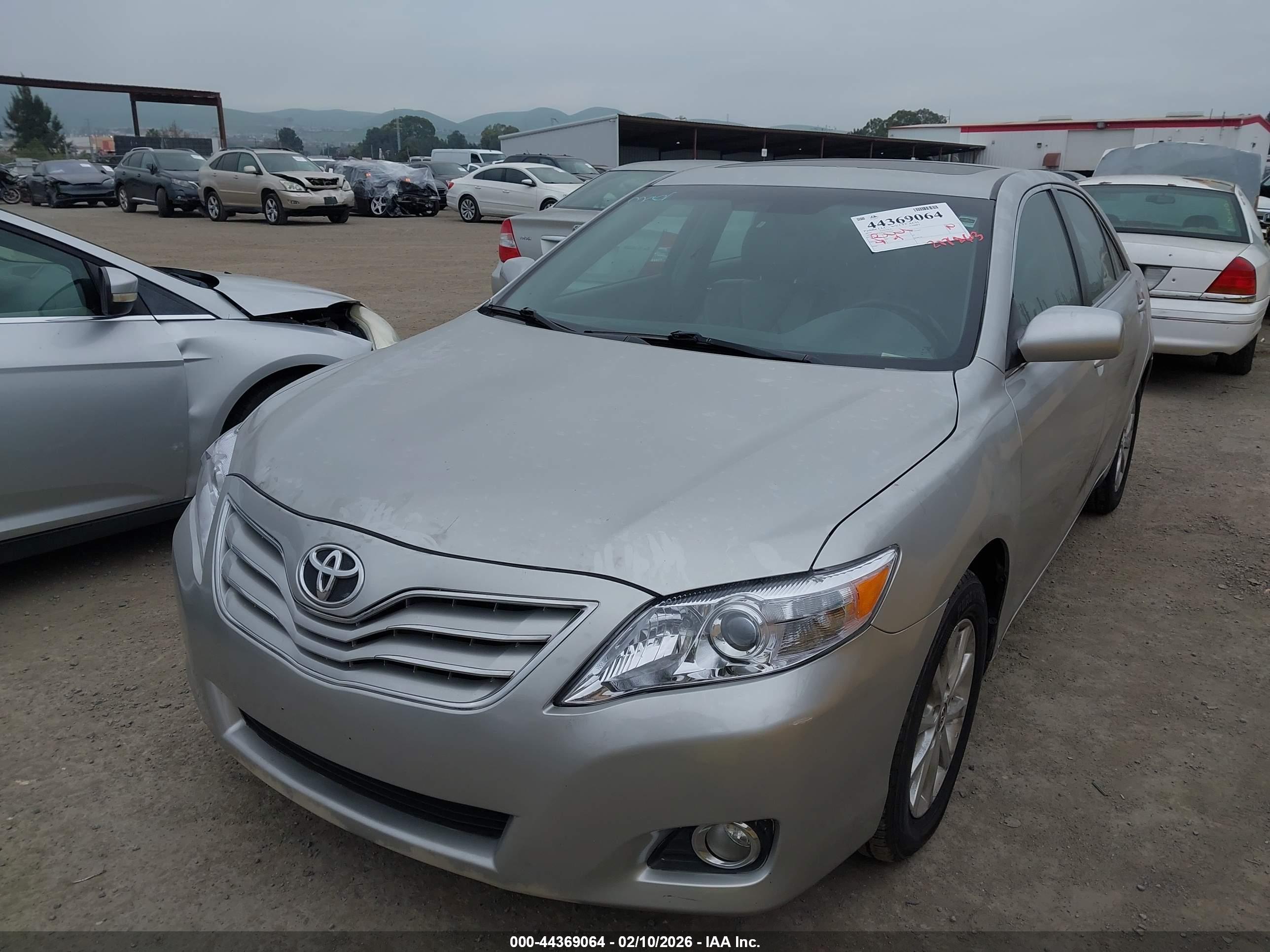 TOYOTA CAMRY image 6