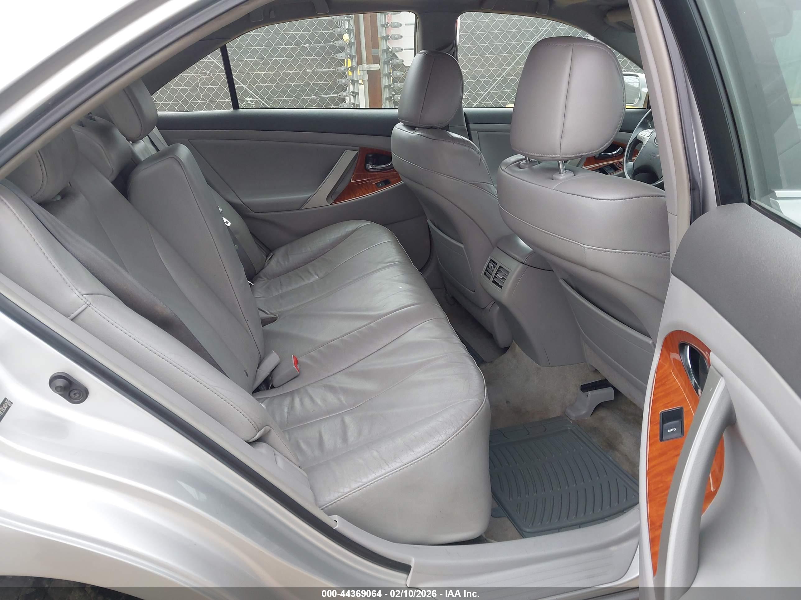 TOYOTA CAMRY image 8