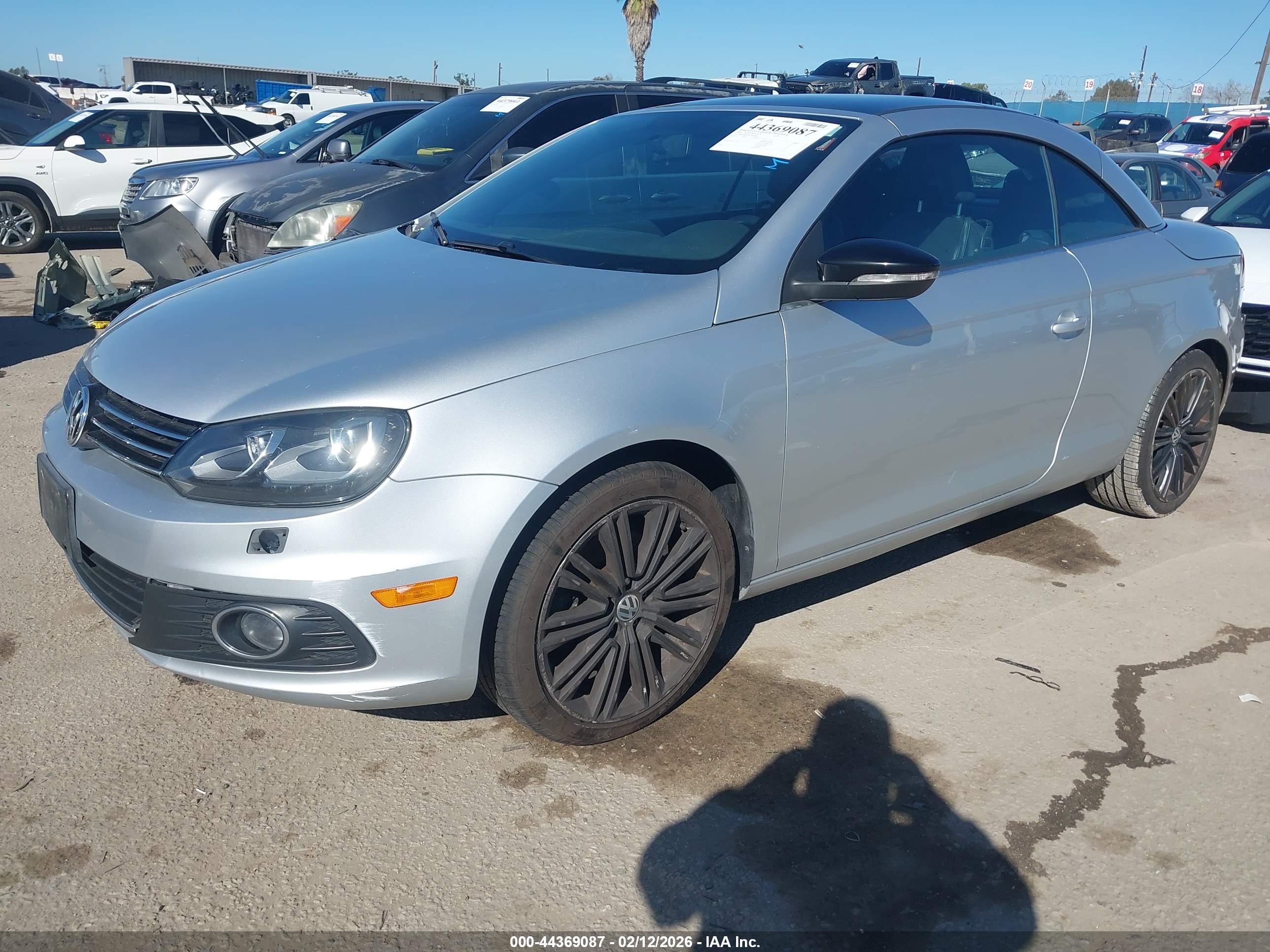 VOLKSWAGEN EOS image 2