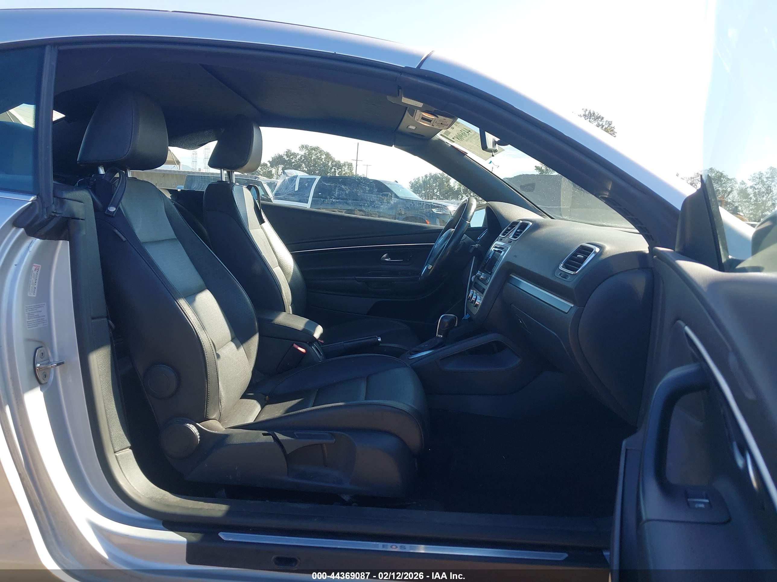 VOLKSWAGEN EOS image 5
