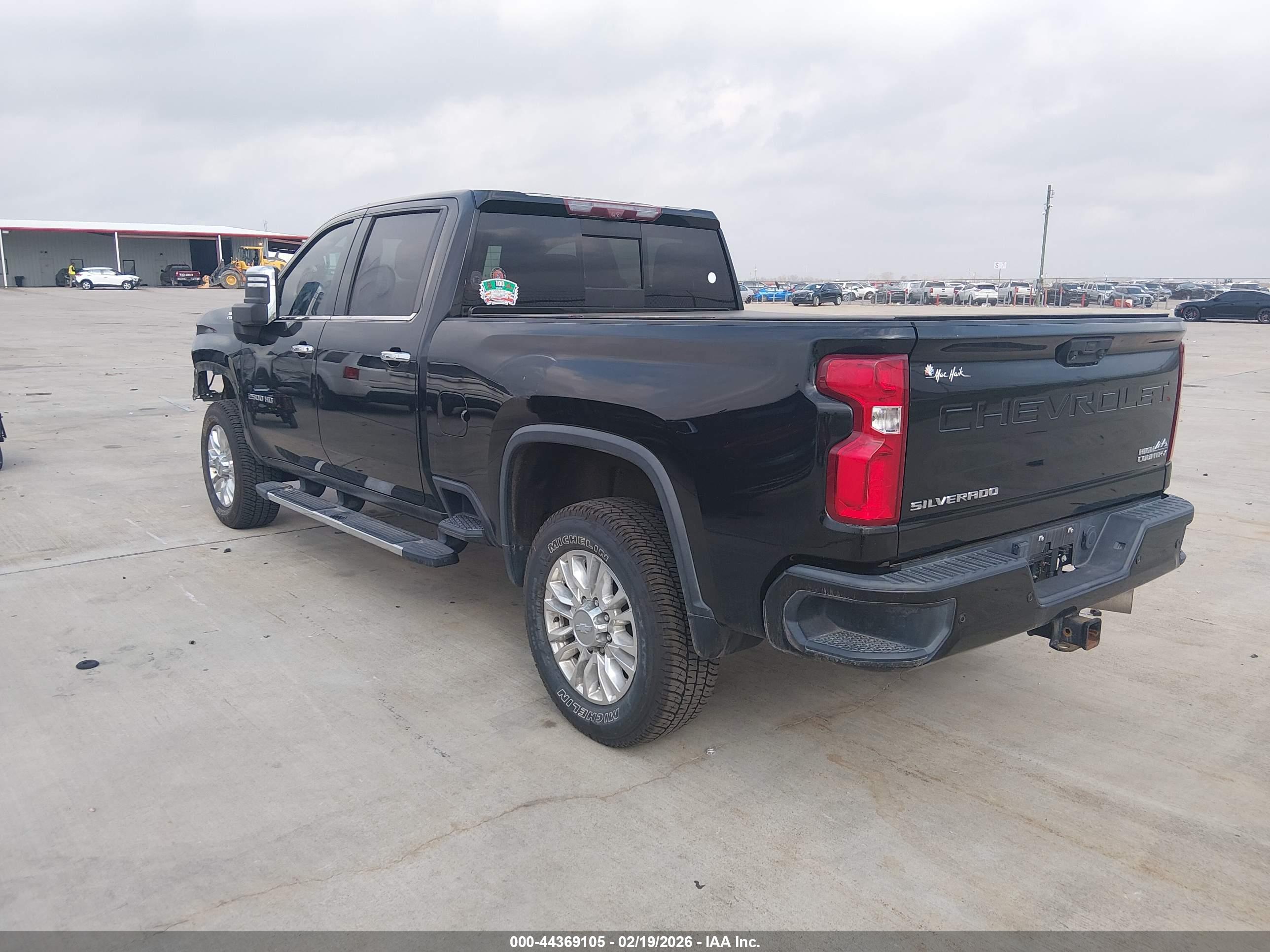 CHEVROLET SILVERADO image 3