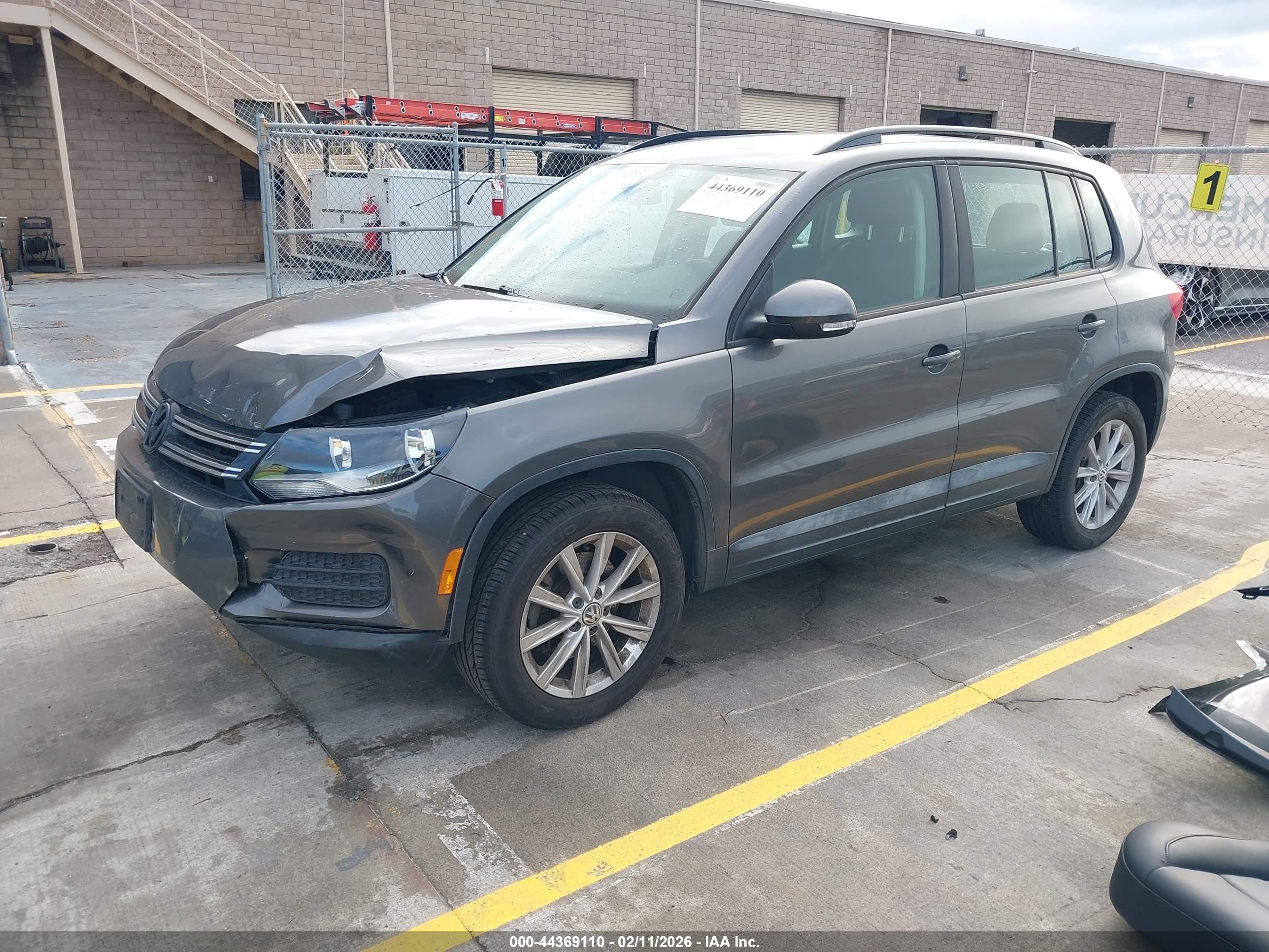 VOLKSWAGEN TIGUAN image 2