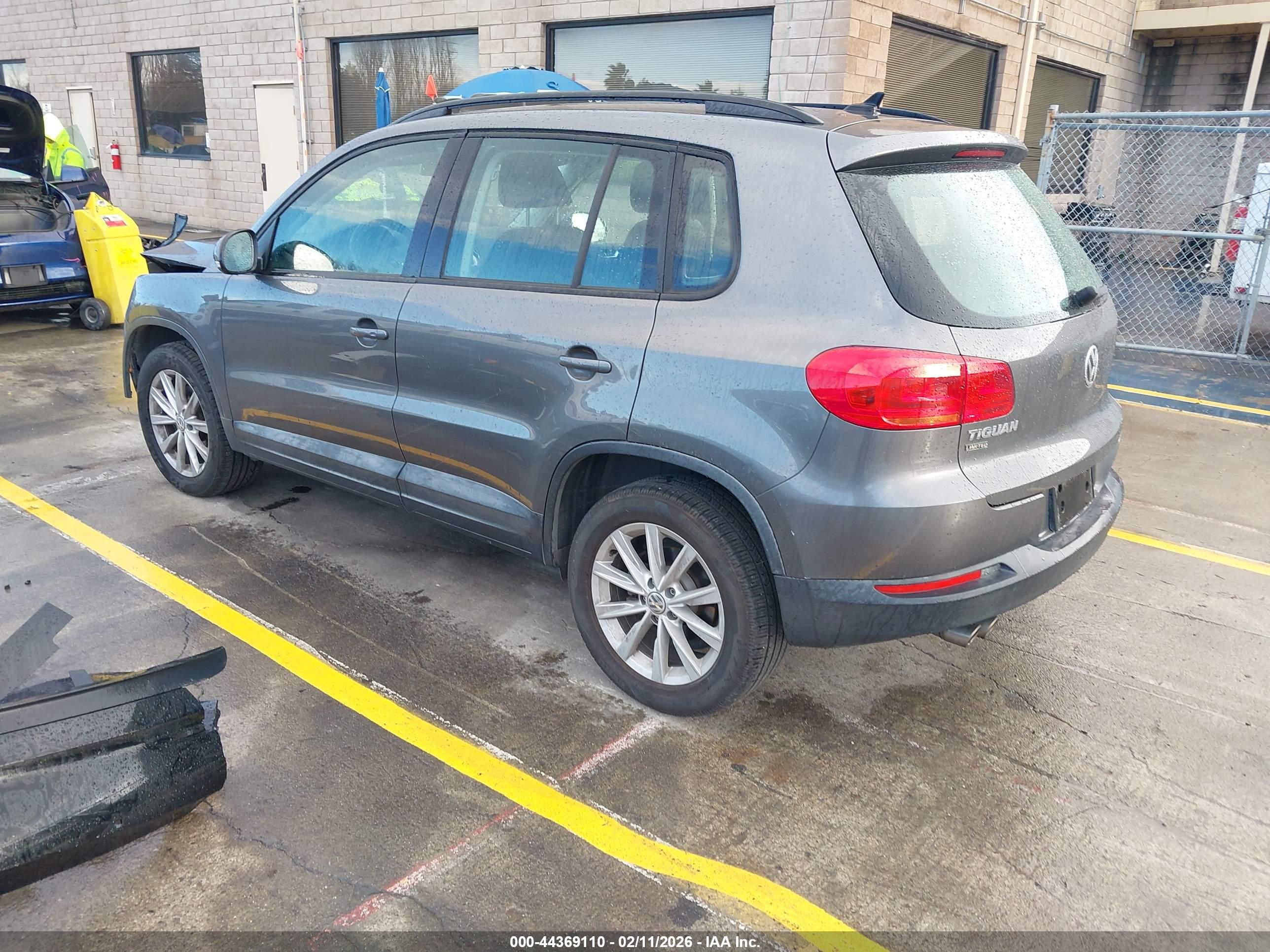VOLKSWAGEN TIGUAN image 3