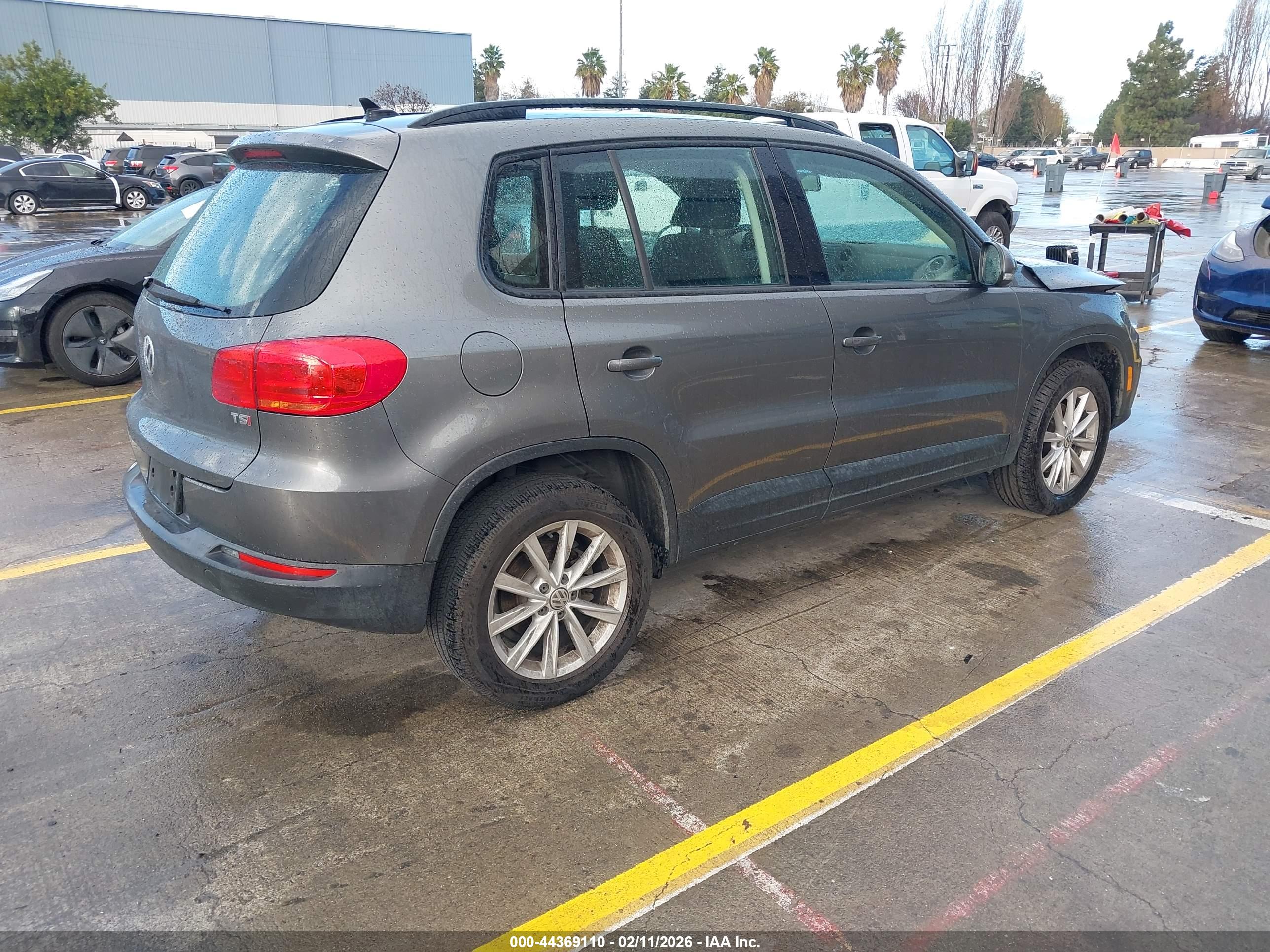 VOLKSWAGEN TIGUAN image 4