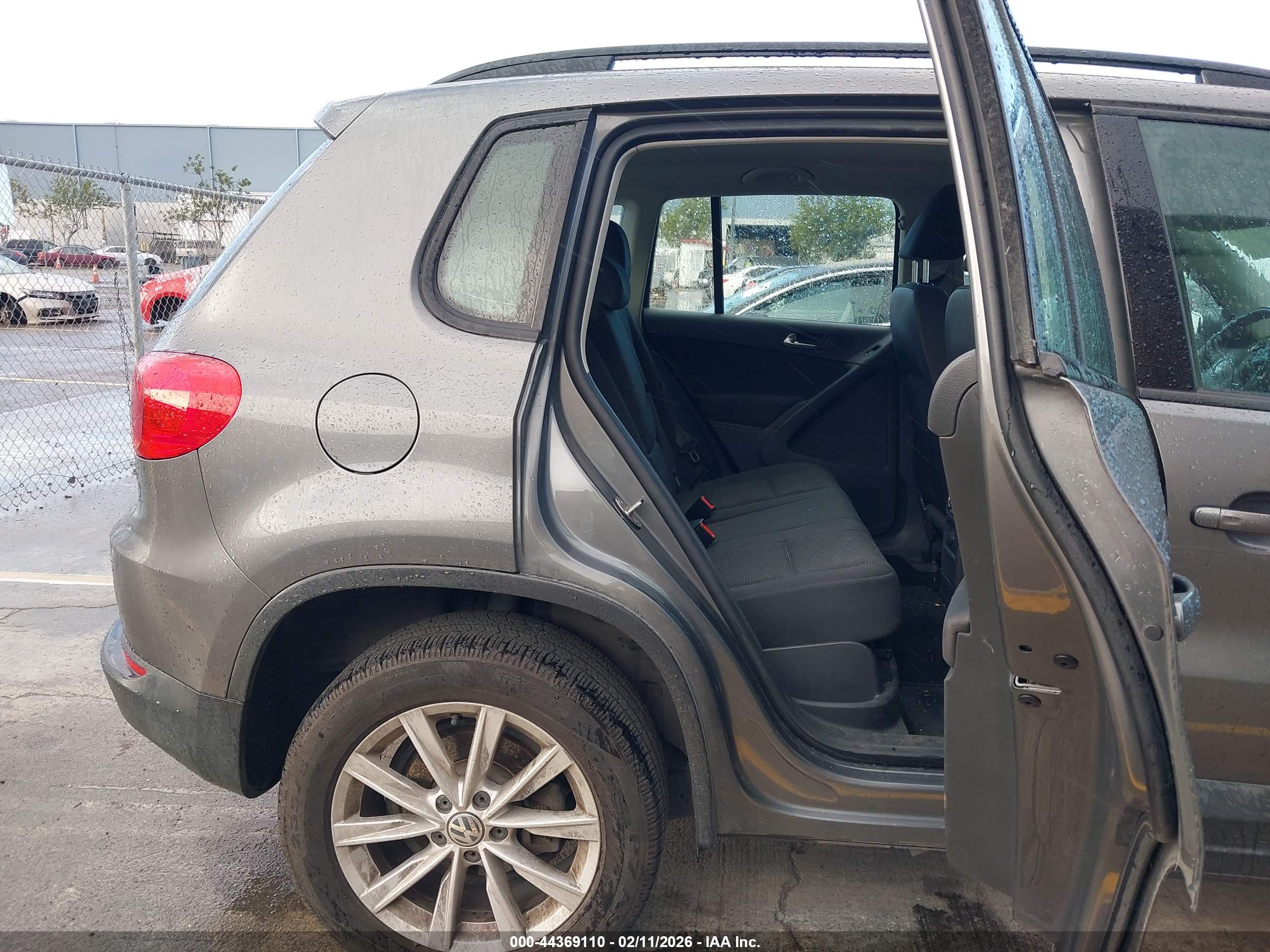VOLKSWAGEN TIGUAN image 8