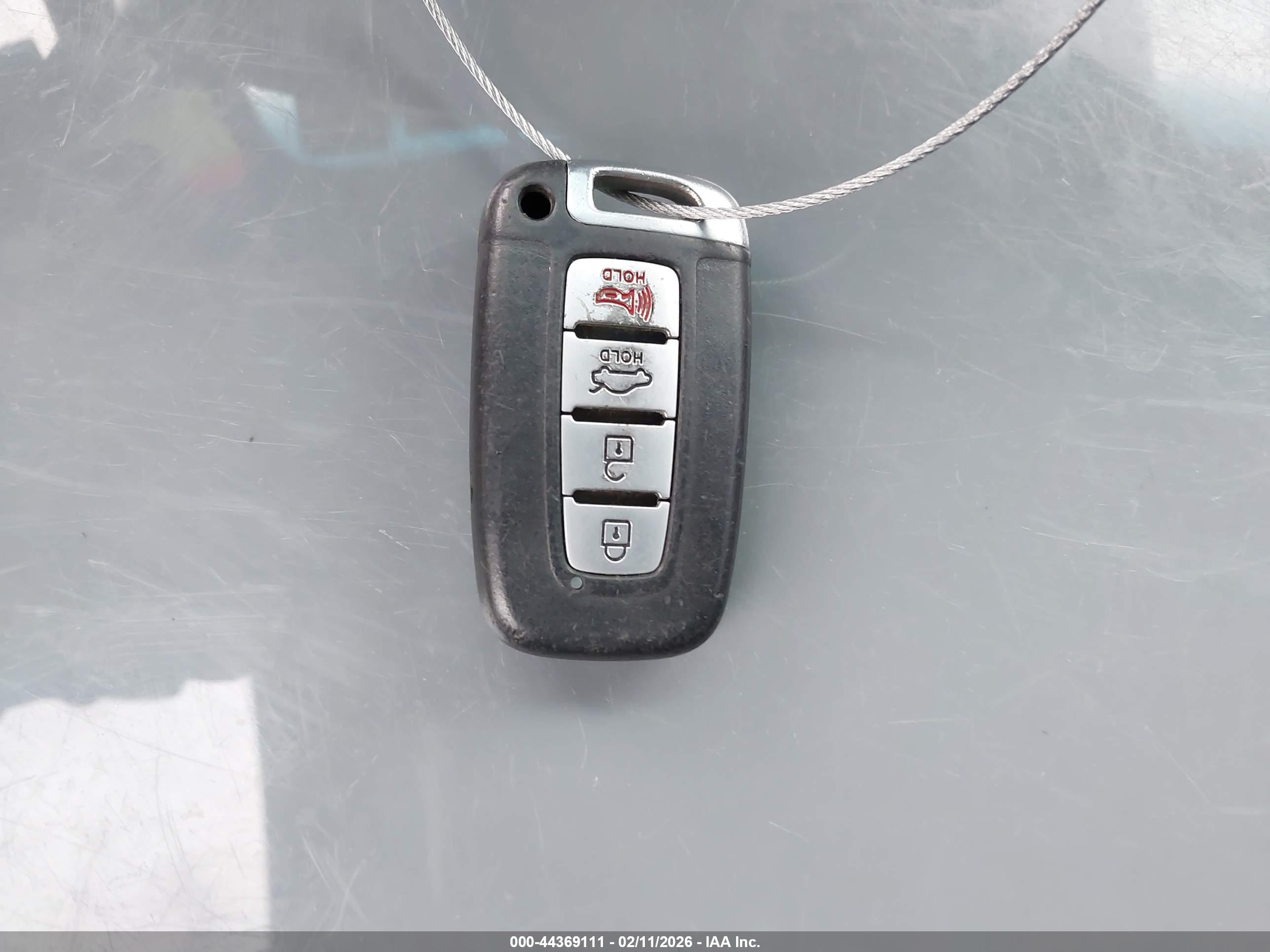 HYUNDAI GENESIS image 11