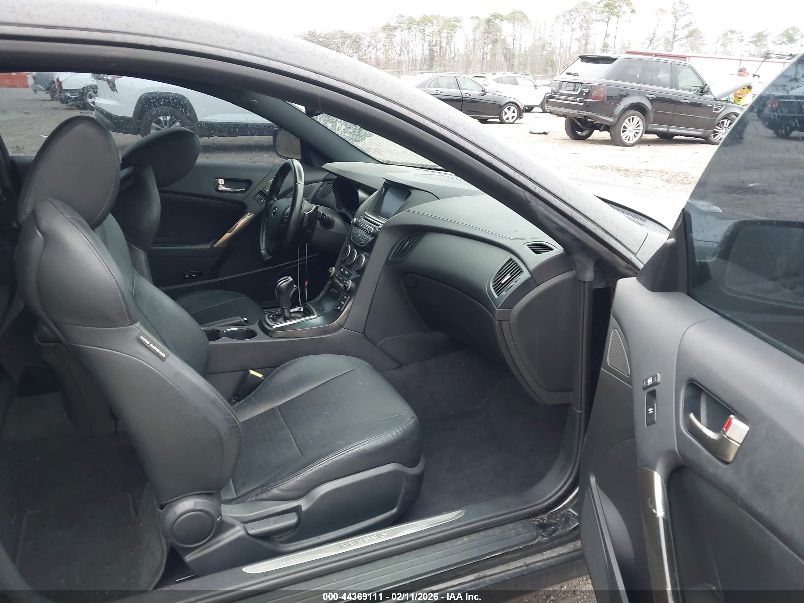 HYUNDAI GENESIS image 5