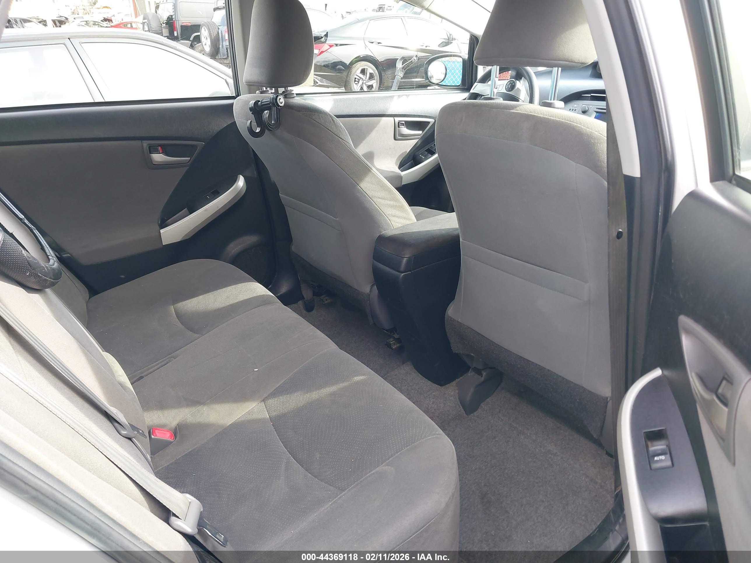 TOYOTA PRIUS image 8