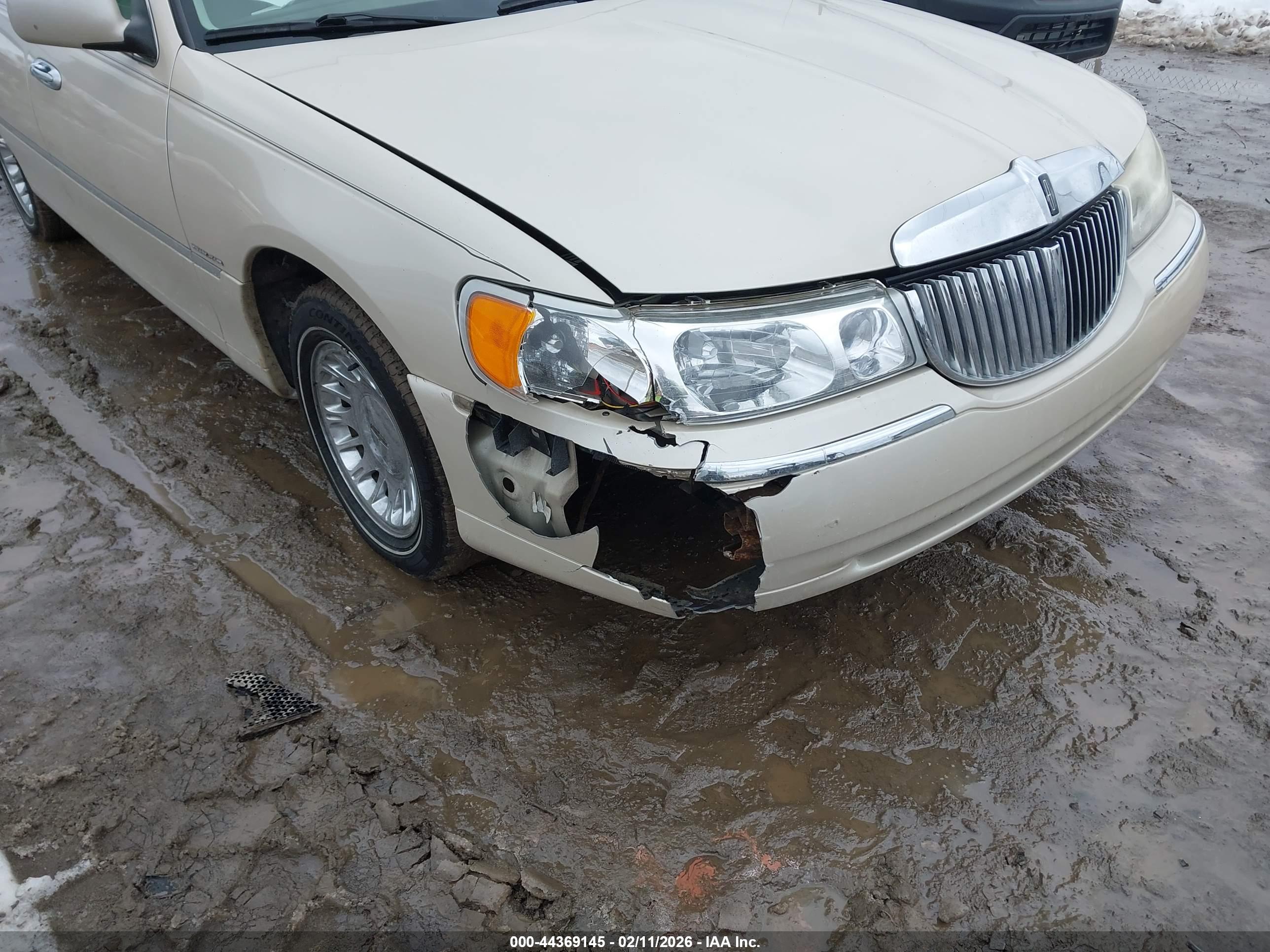 LINCOLN TOWN image 6