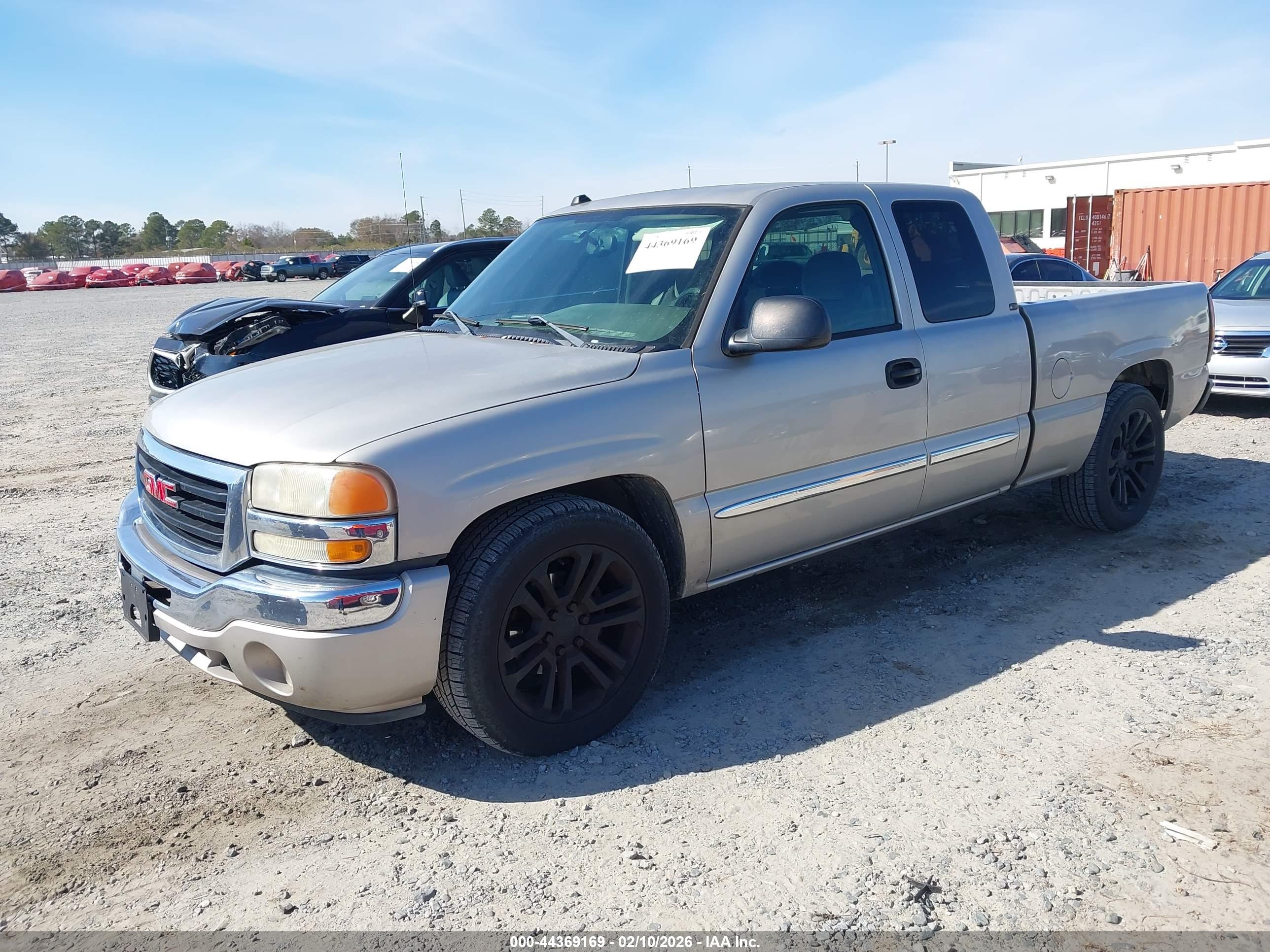 GMC SIERRA image 2