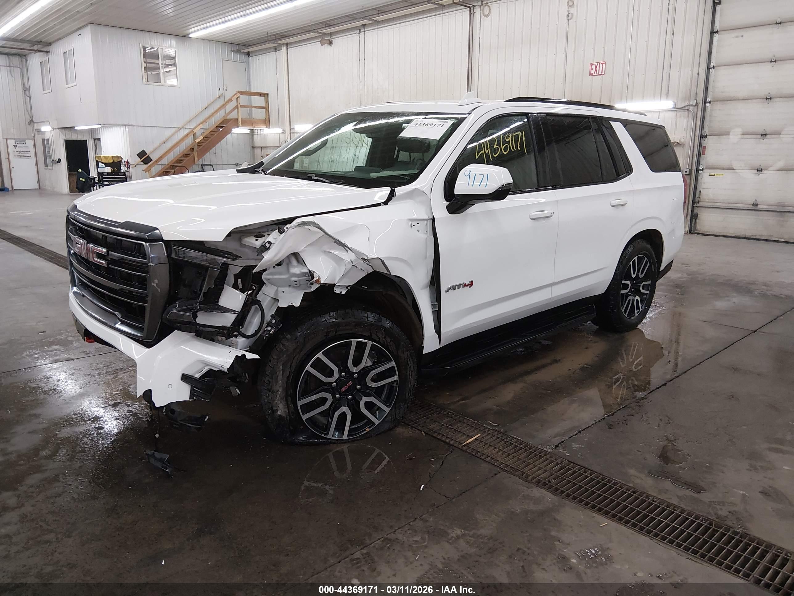 GMC YUKON image 2